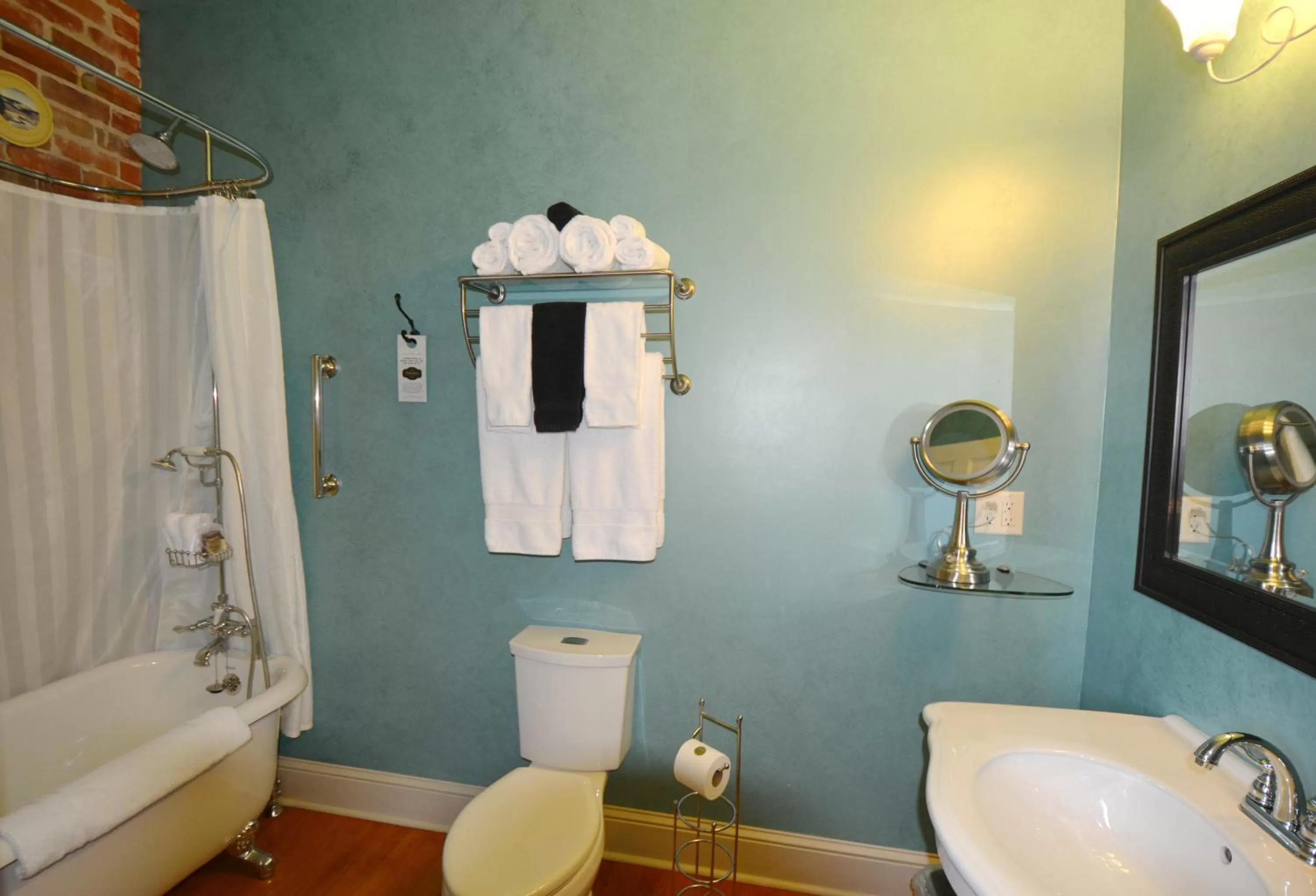 Shower in Grand Highland Hotel