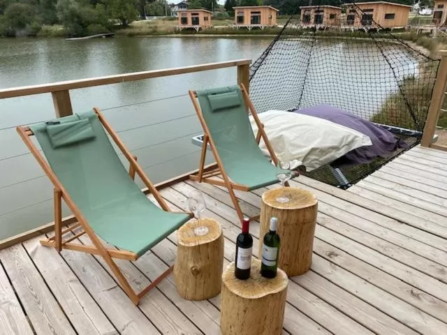 Kitchen or kitchenette in Écolodges du Golf du Sauternais
