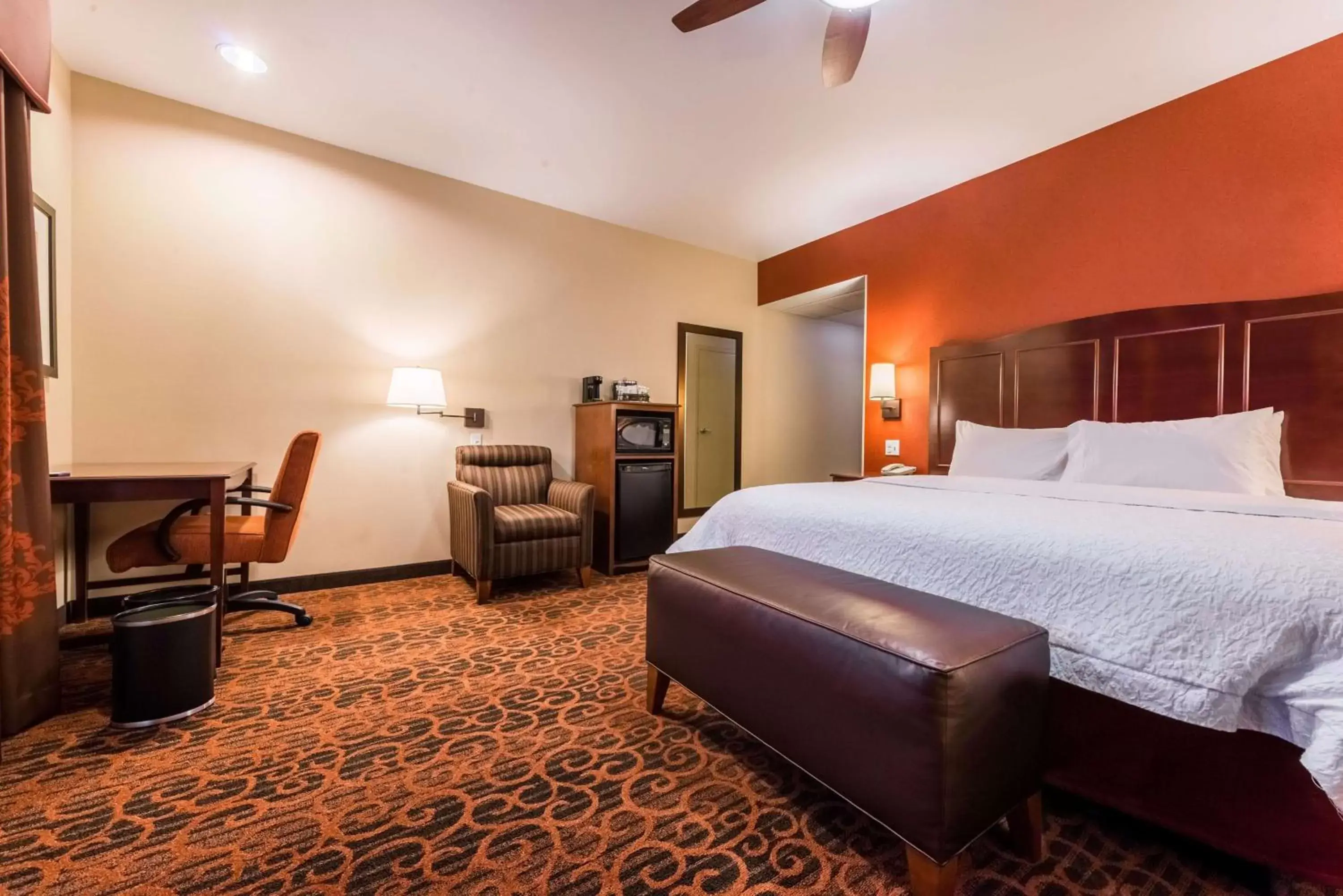 Bedroom, Bed in Hampton Inn & Suites Boulder North