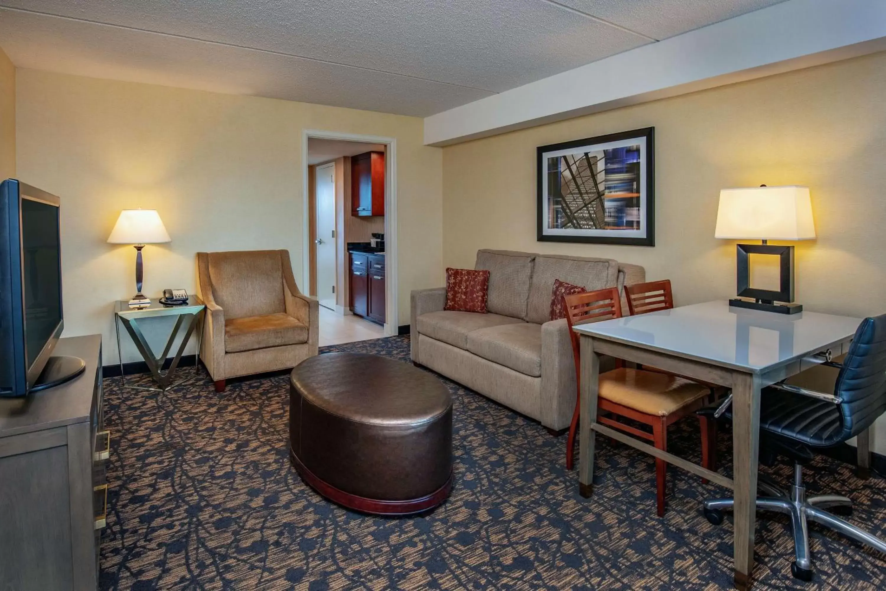 Living room, Seating Area in Embassy Suites by Hilton Boston Waltham