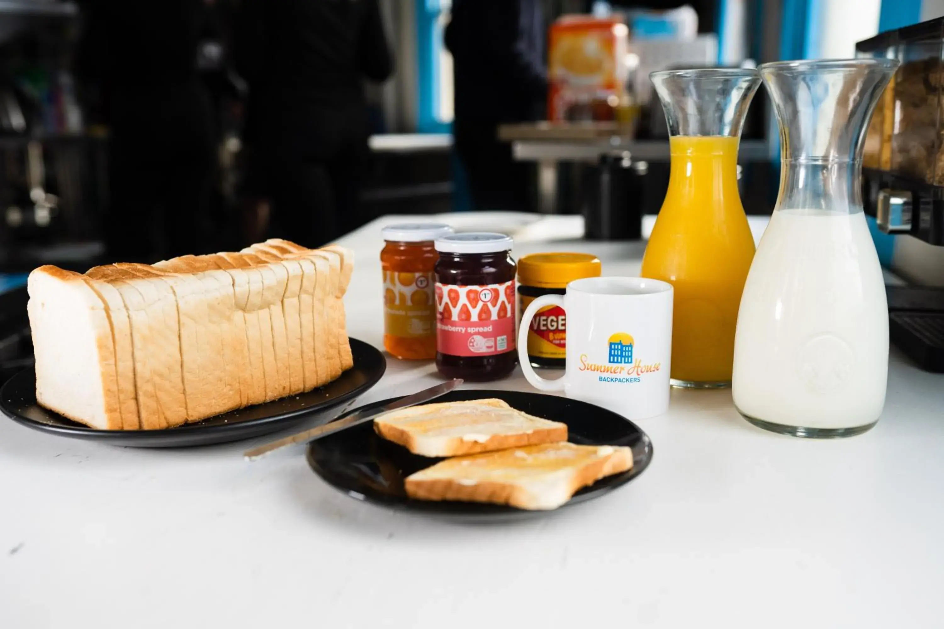 Breakfast in Summer House Backpackers Cairns