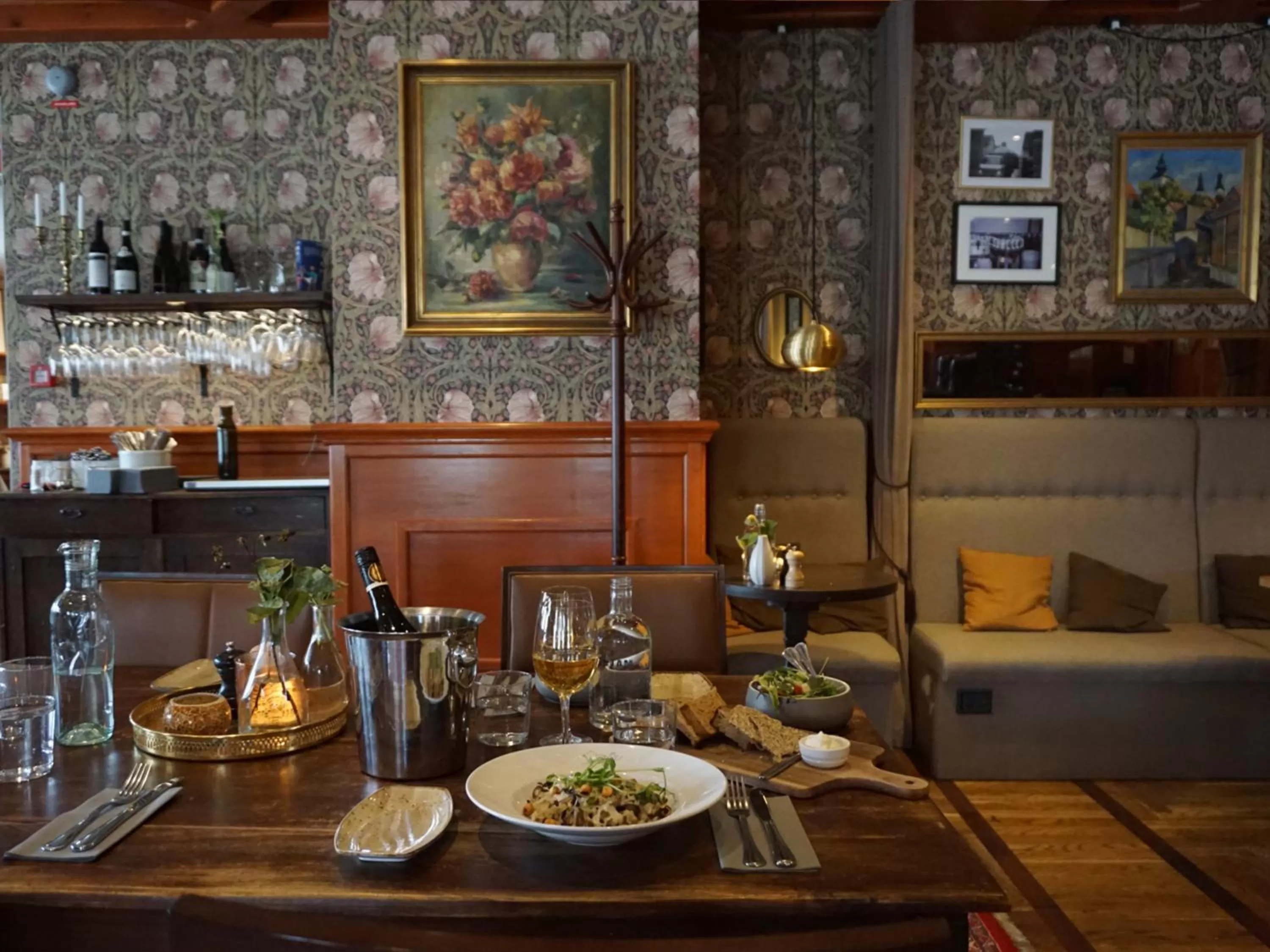 Restaurant/places to eat in Best Western Strand Hotel