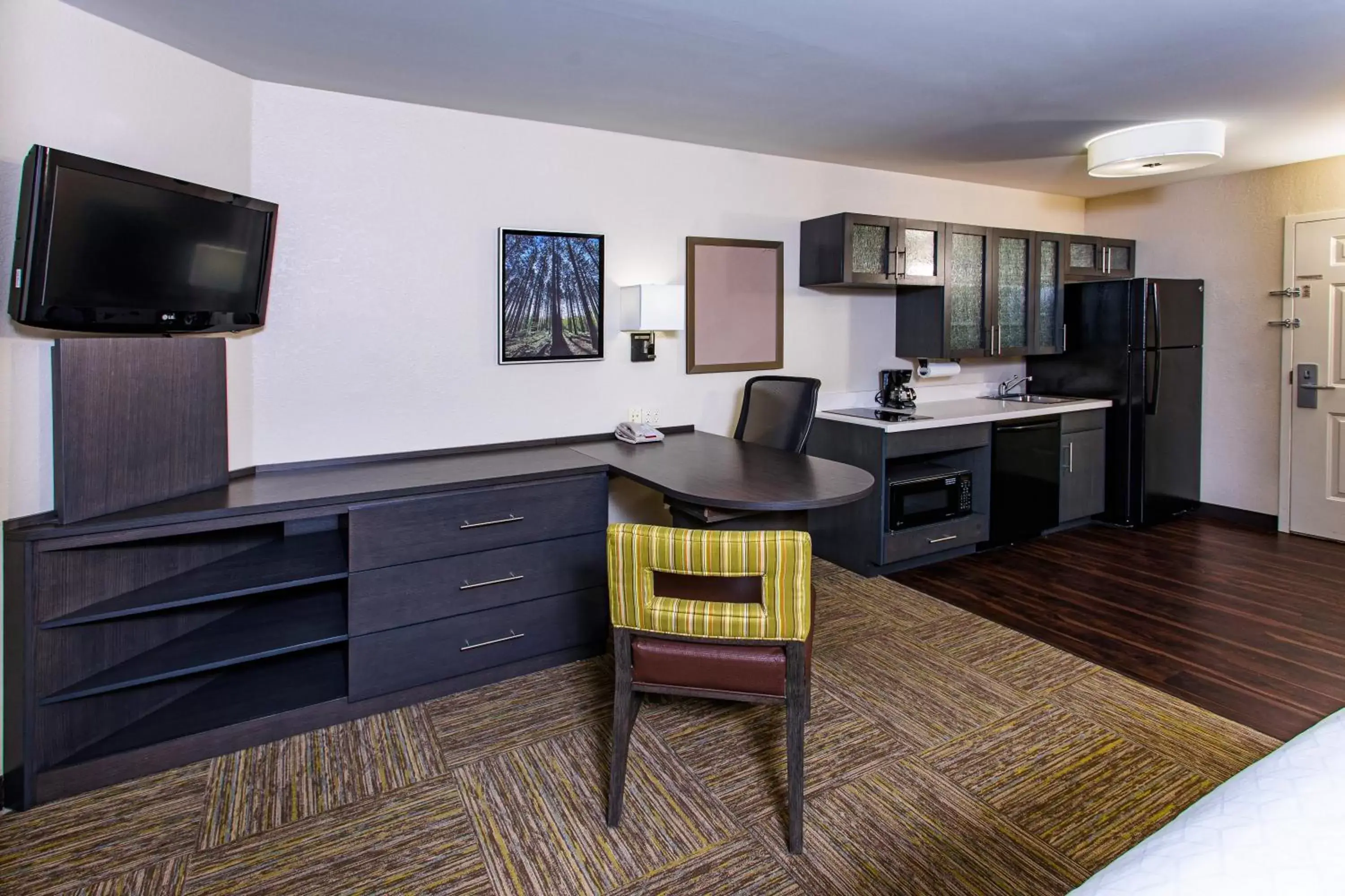 Photo of the whole room, TV/Entertainment Center in Candlewood Suites Appleton, an IHG Hotel
