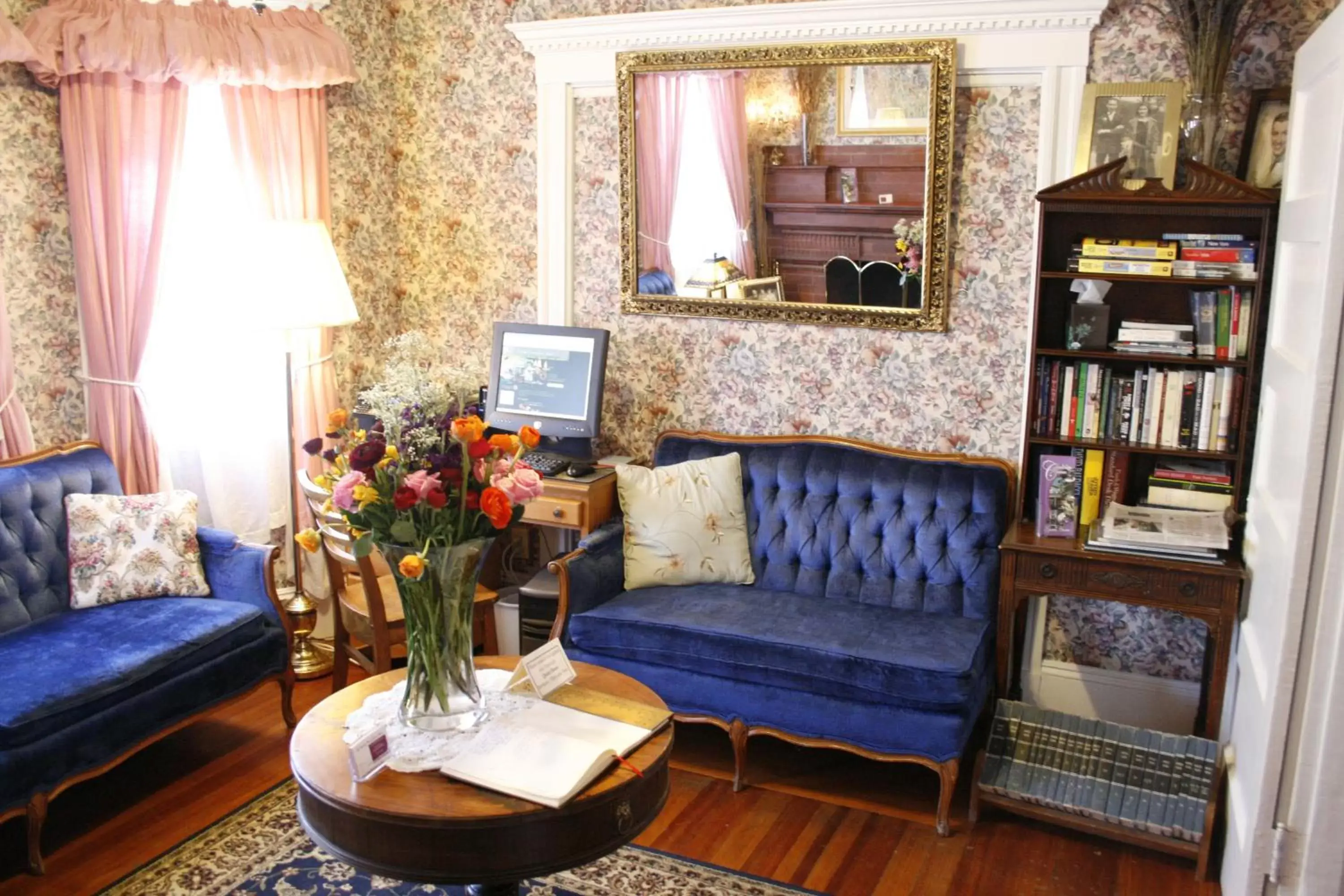 Library, Seating Area in The Coolidge Corner Guest House: A Brookline Bed and Breakfast