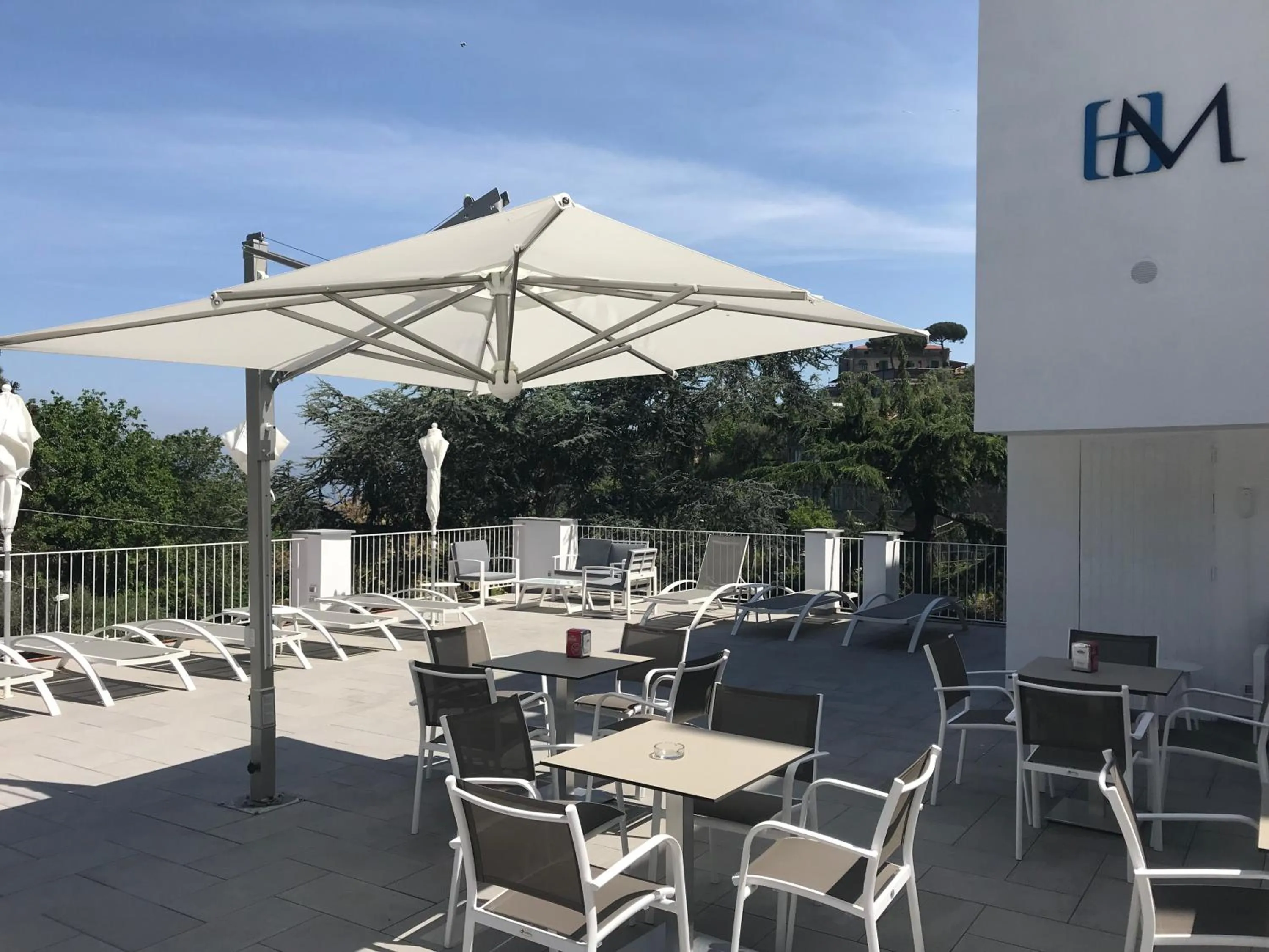 Restaurant/places to eat in Hotel Metropole