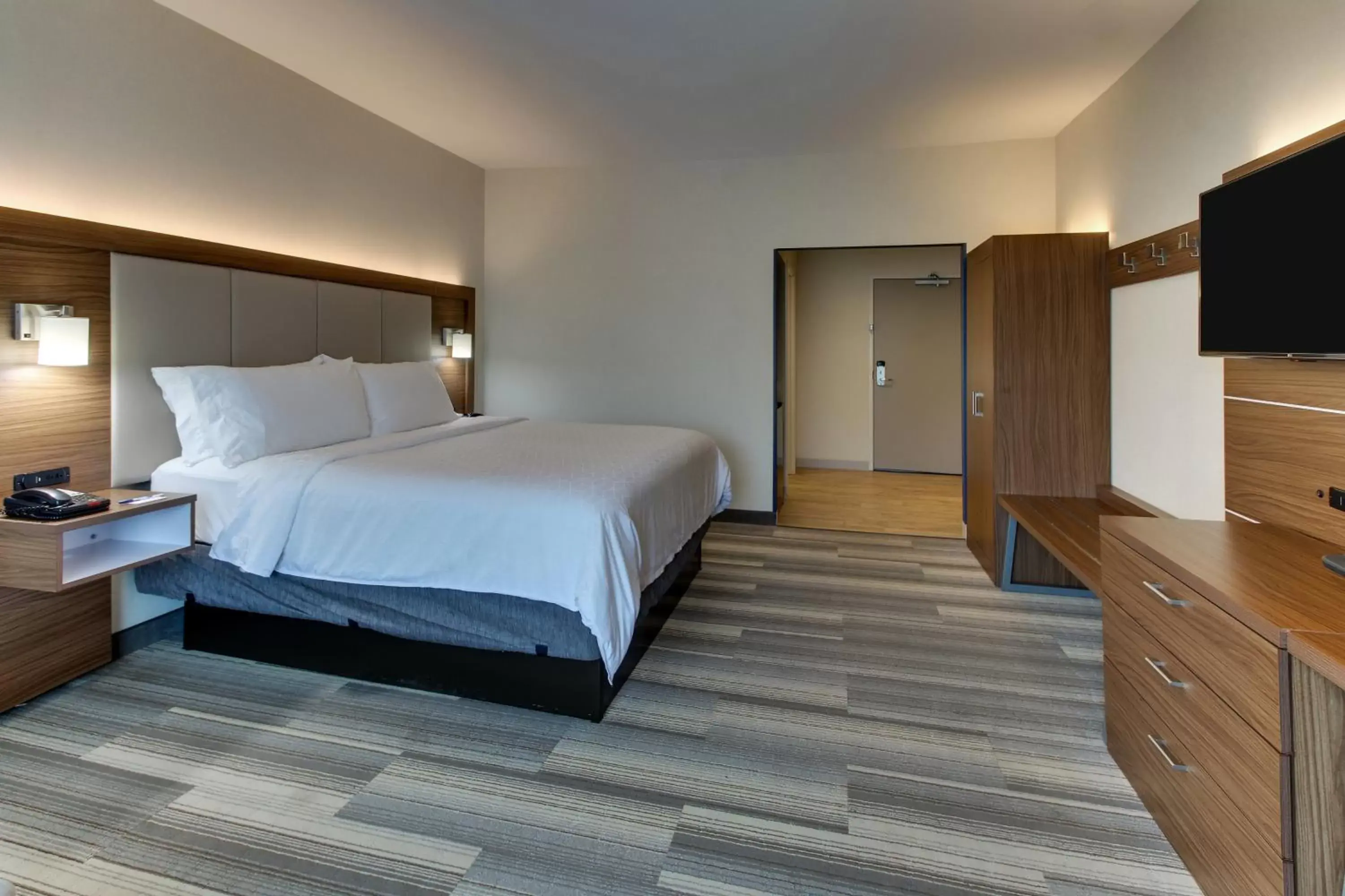 Photo of the whole room, Bed in Holiday Inn Express & Suites - Ithaca, an IHG Hotel