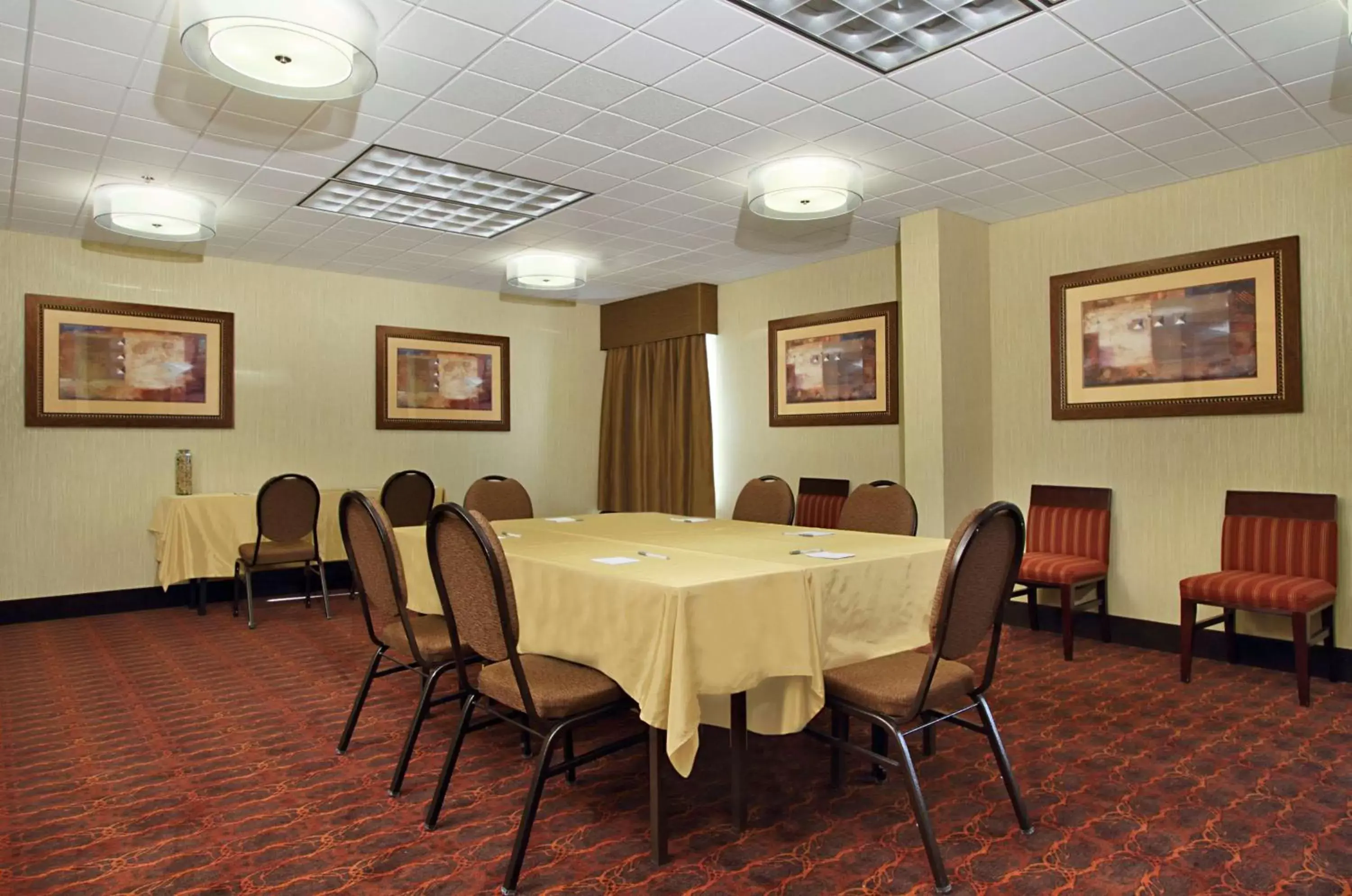 Meeting/conference room in Hampton Inn Columbus-International Airport