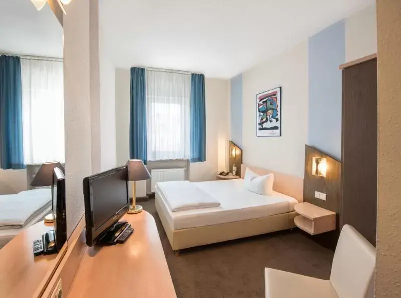 Bedroom, Bed in Hotel Weidenhof
