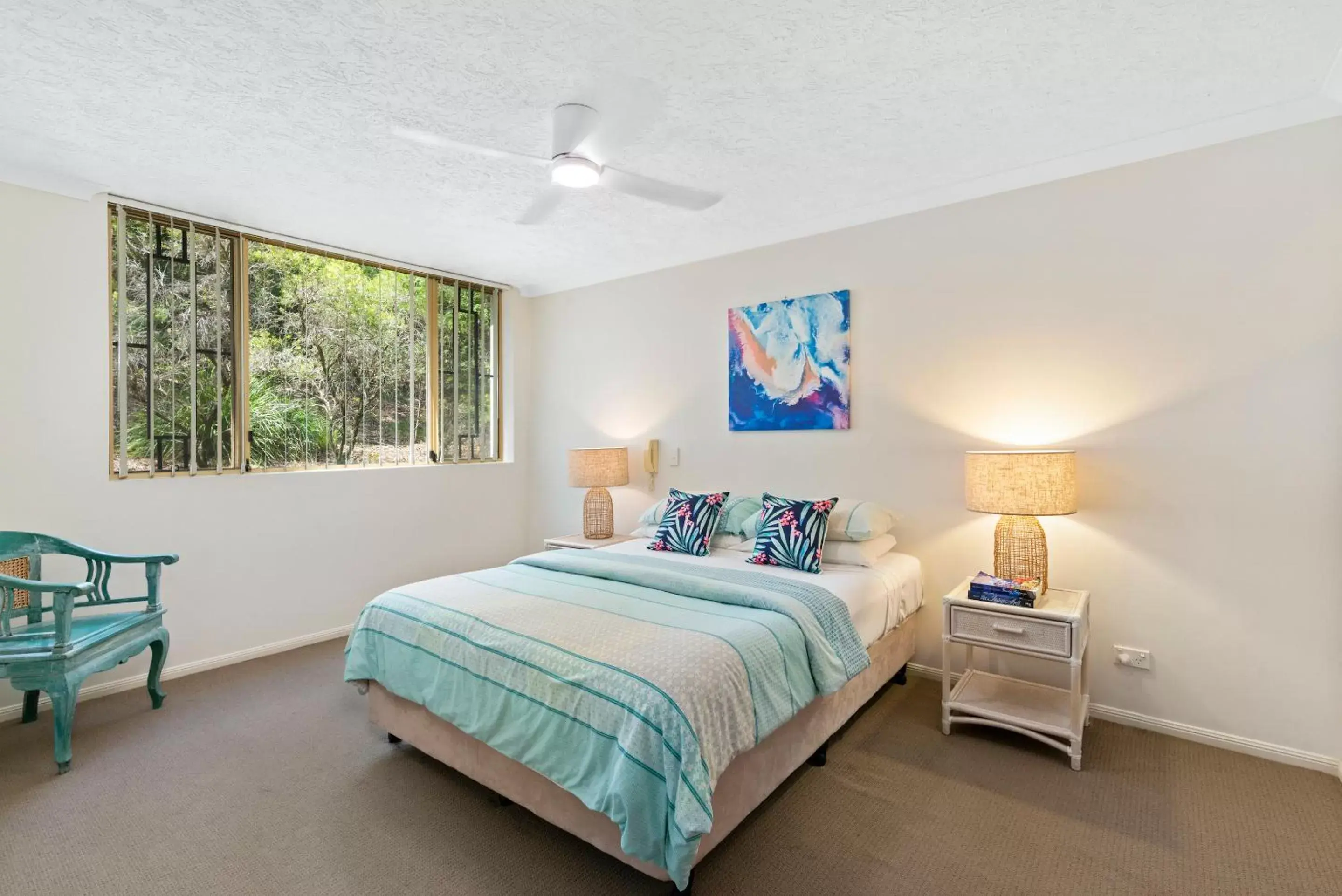 Bedroom, Bed in Little Cove Currumbin