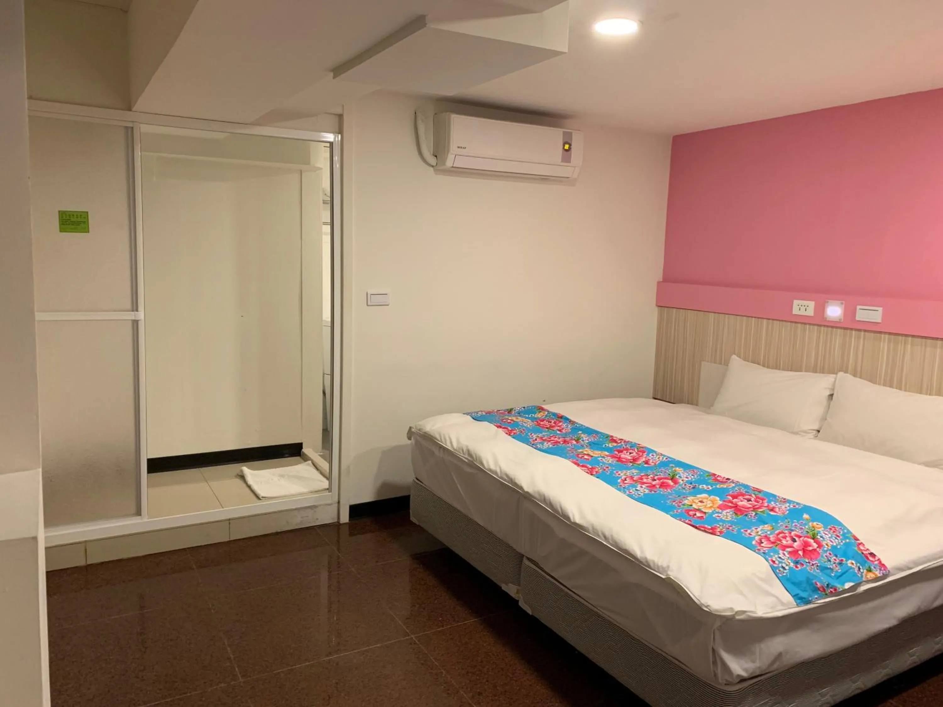 Bed in Good Night Hotel