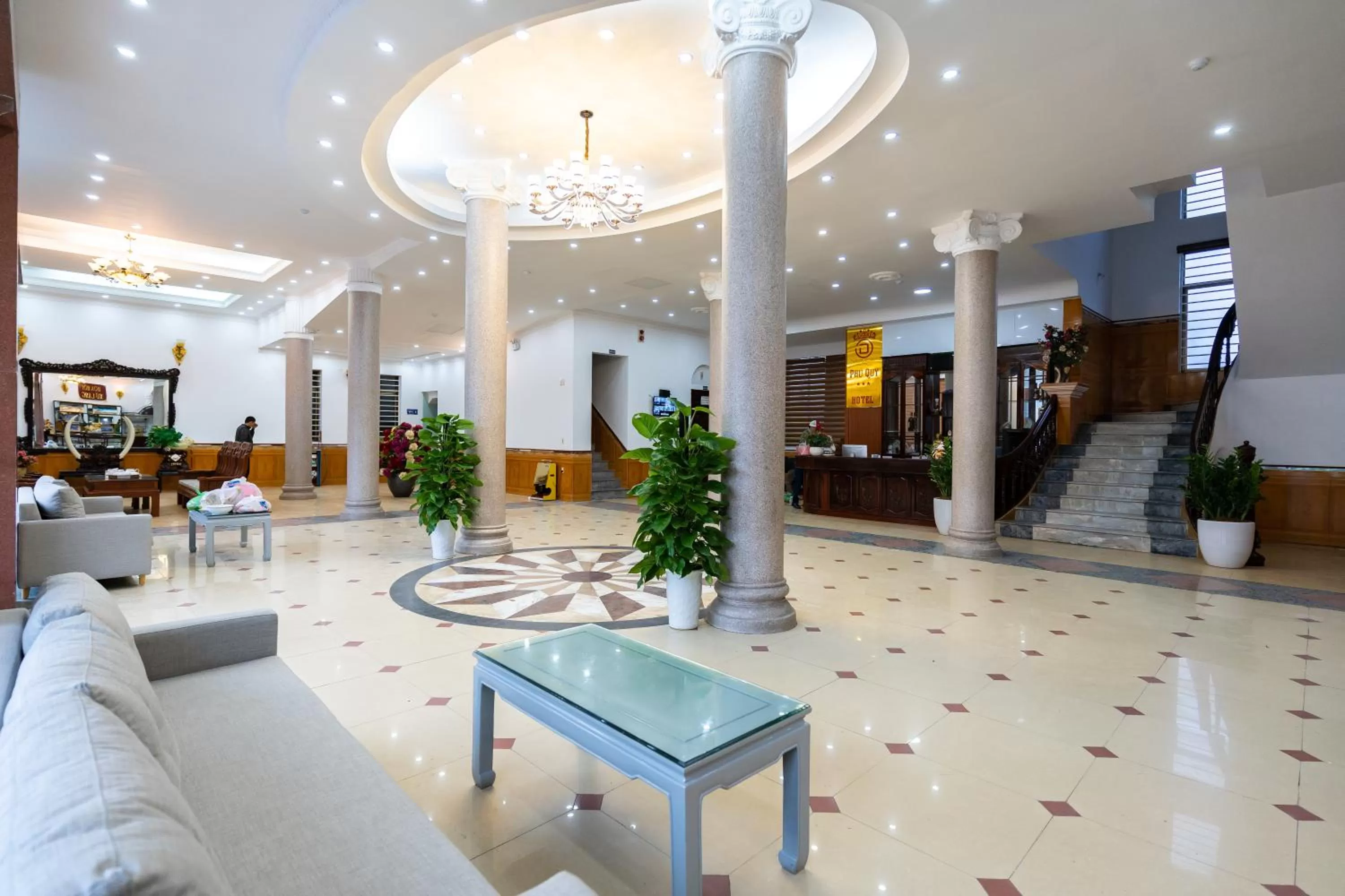 PHÚ QUÝ HOTEL near ĐÔNG KINH MARKET