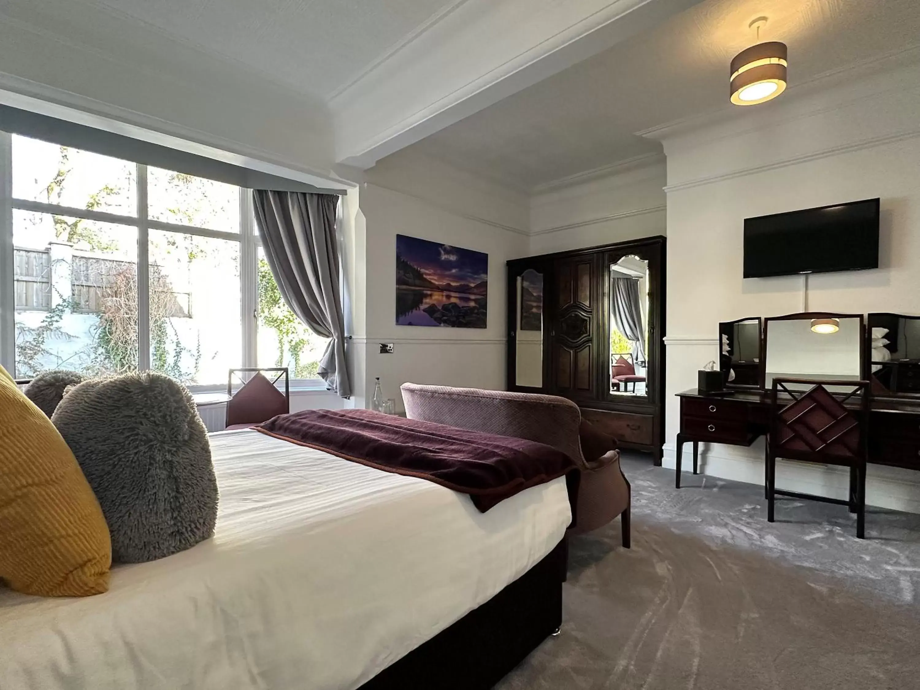 Bedroom in Craig-y-Dderwen Riverside Hotel