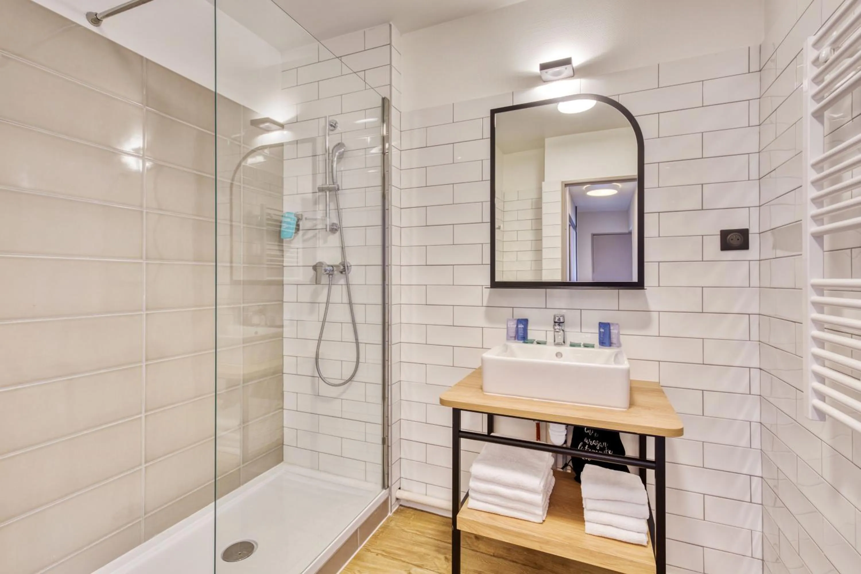 Bathroom in Appart'City Confort Paris Clichy - Mairie