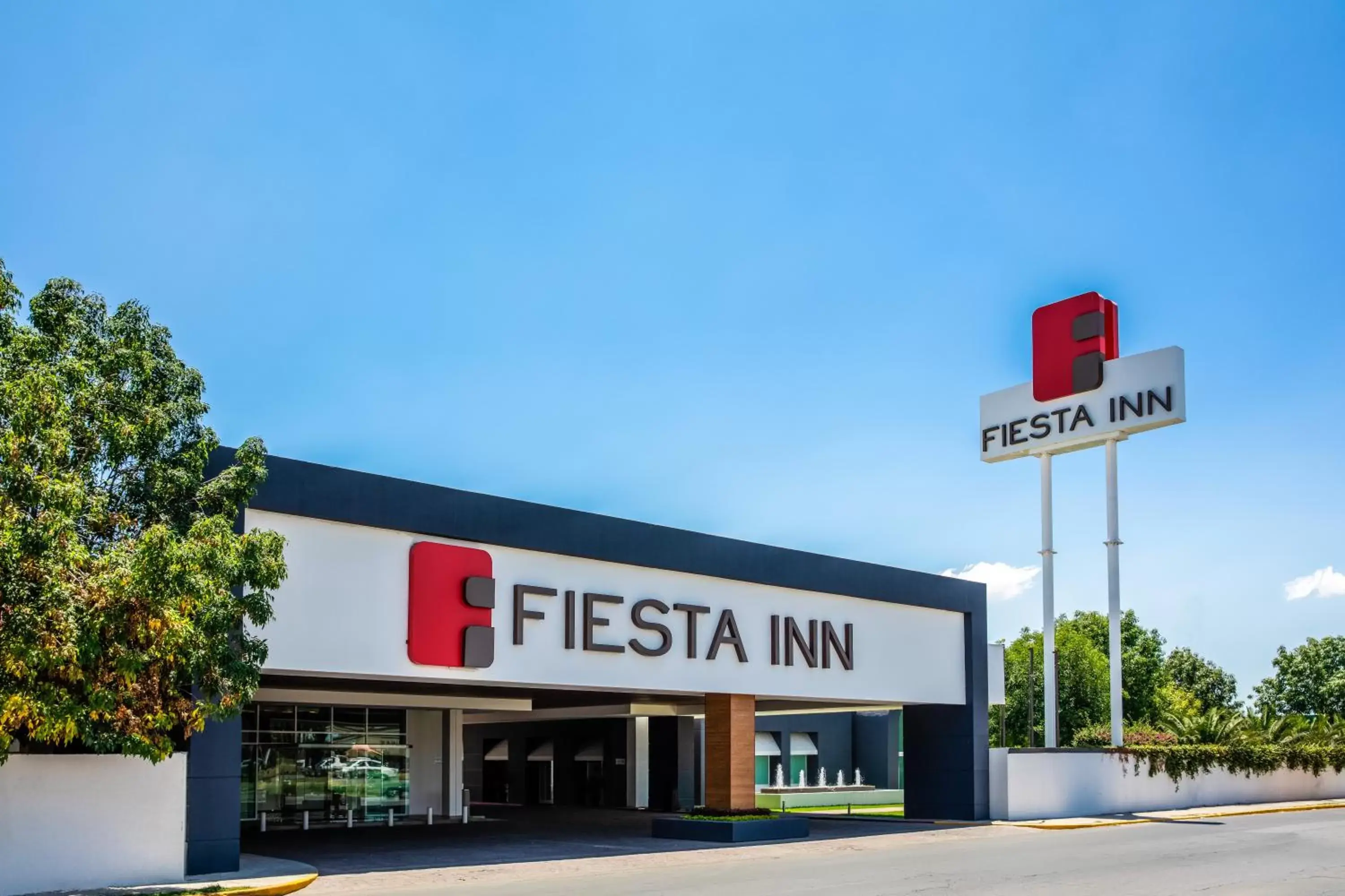 Property building in Fiesta Inn San Luis Potosi Glorieta Juarez