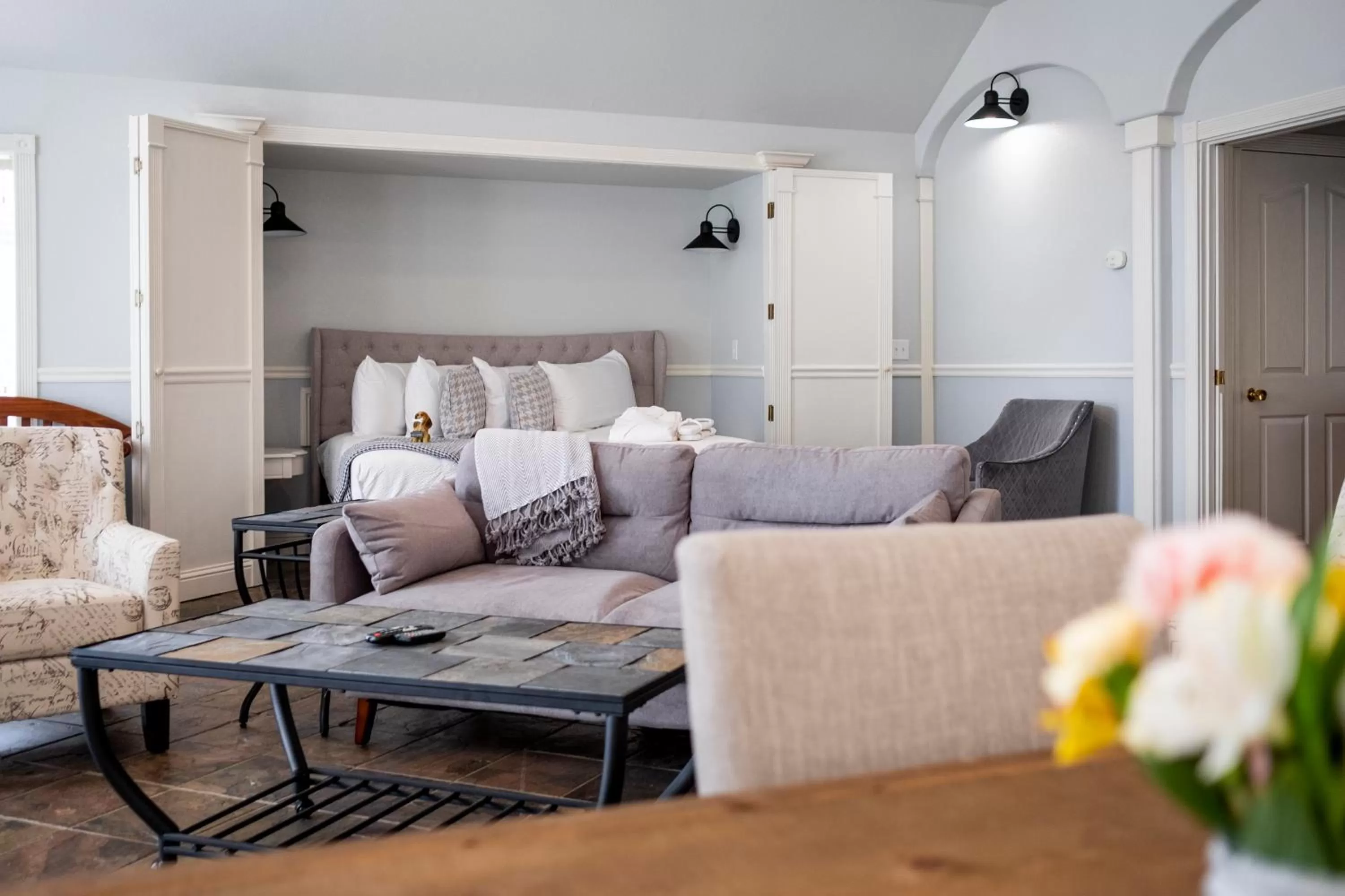 Photo of the whole room in Hounds Tooth Inn