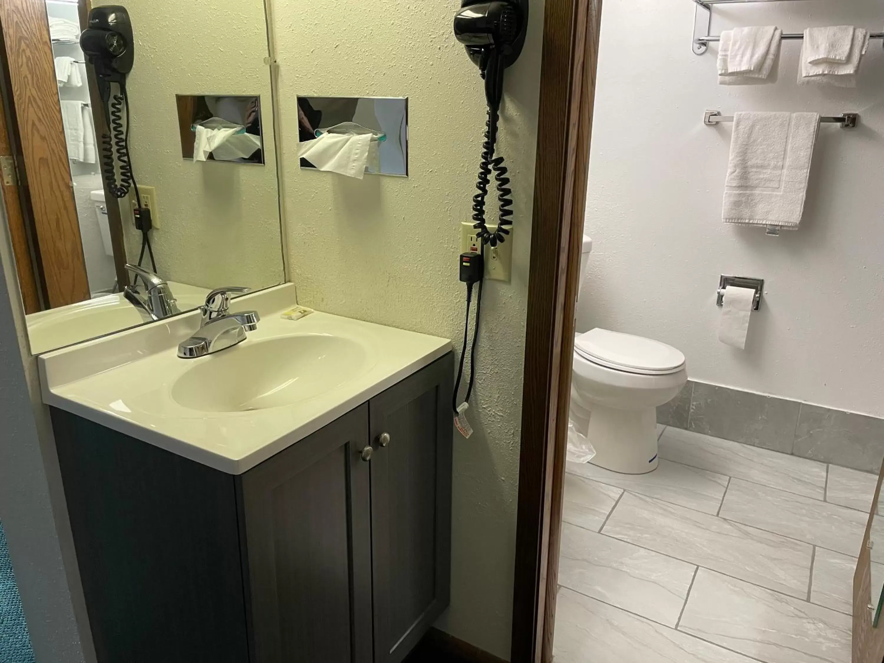 Bathroom in Heritage Inn Hotel