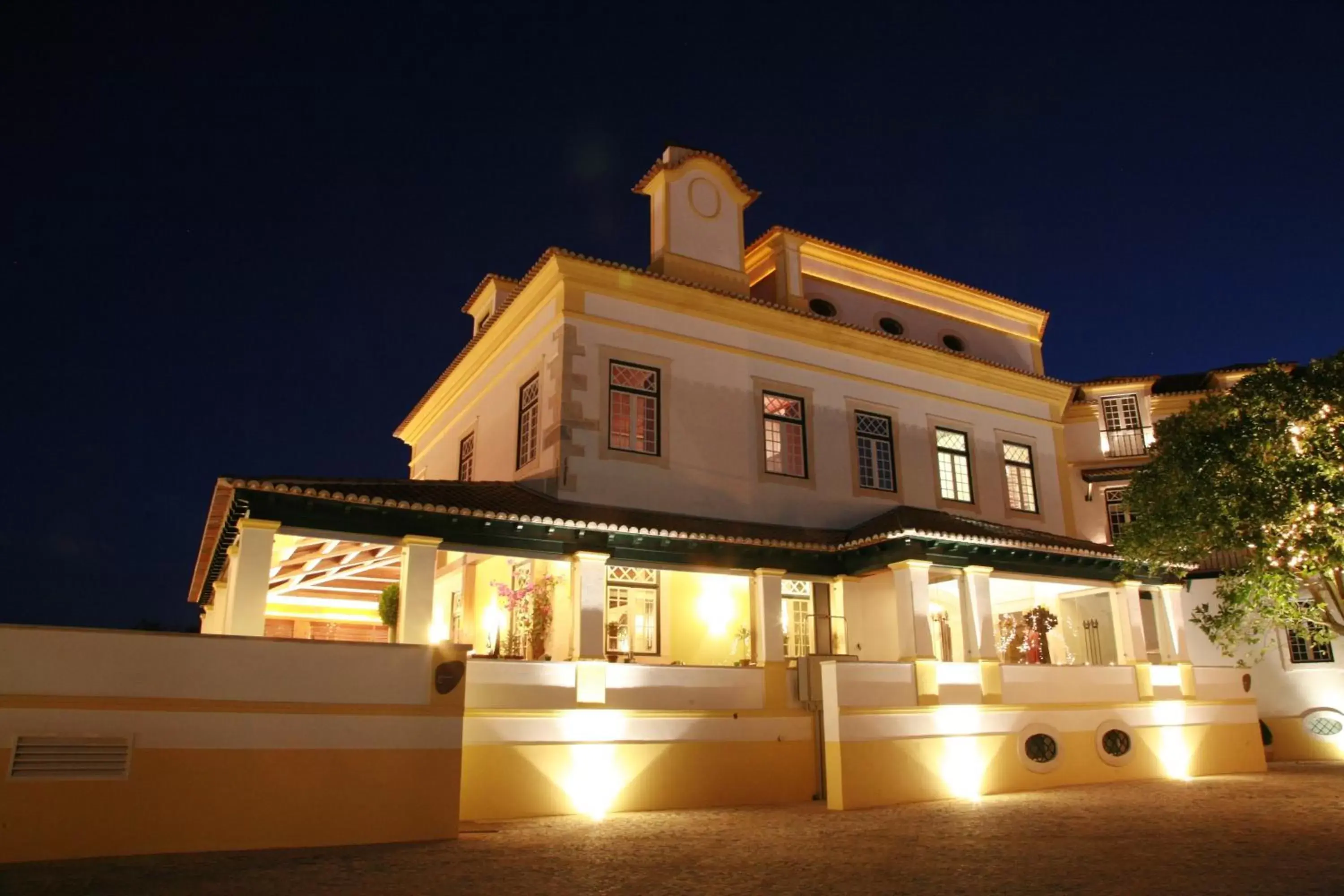 Facade/entrance, Property Building in Hotel Lusitano