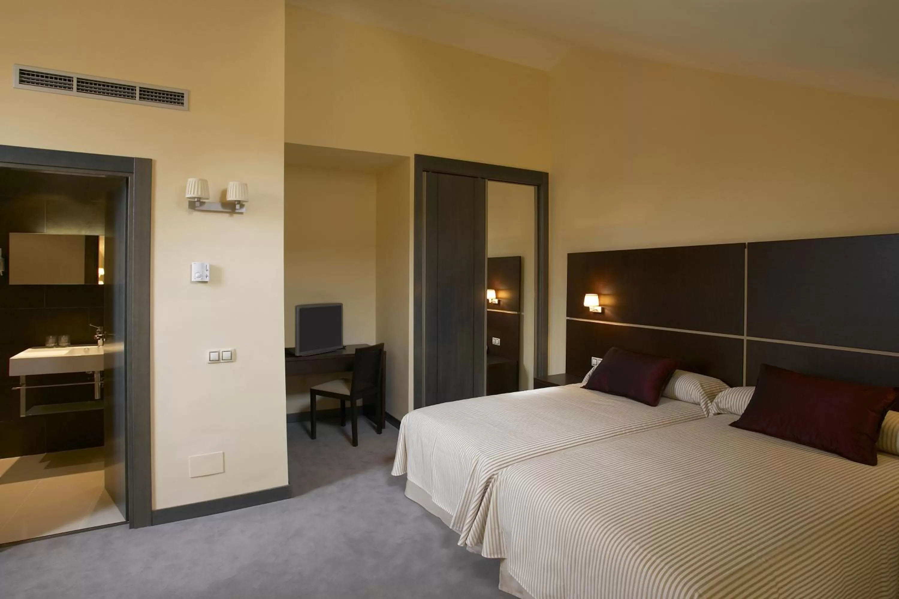 Bed in RICE Palacio de los Blasones