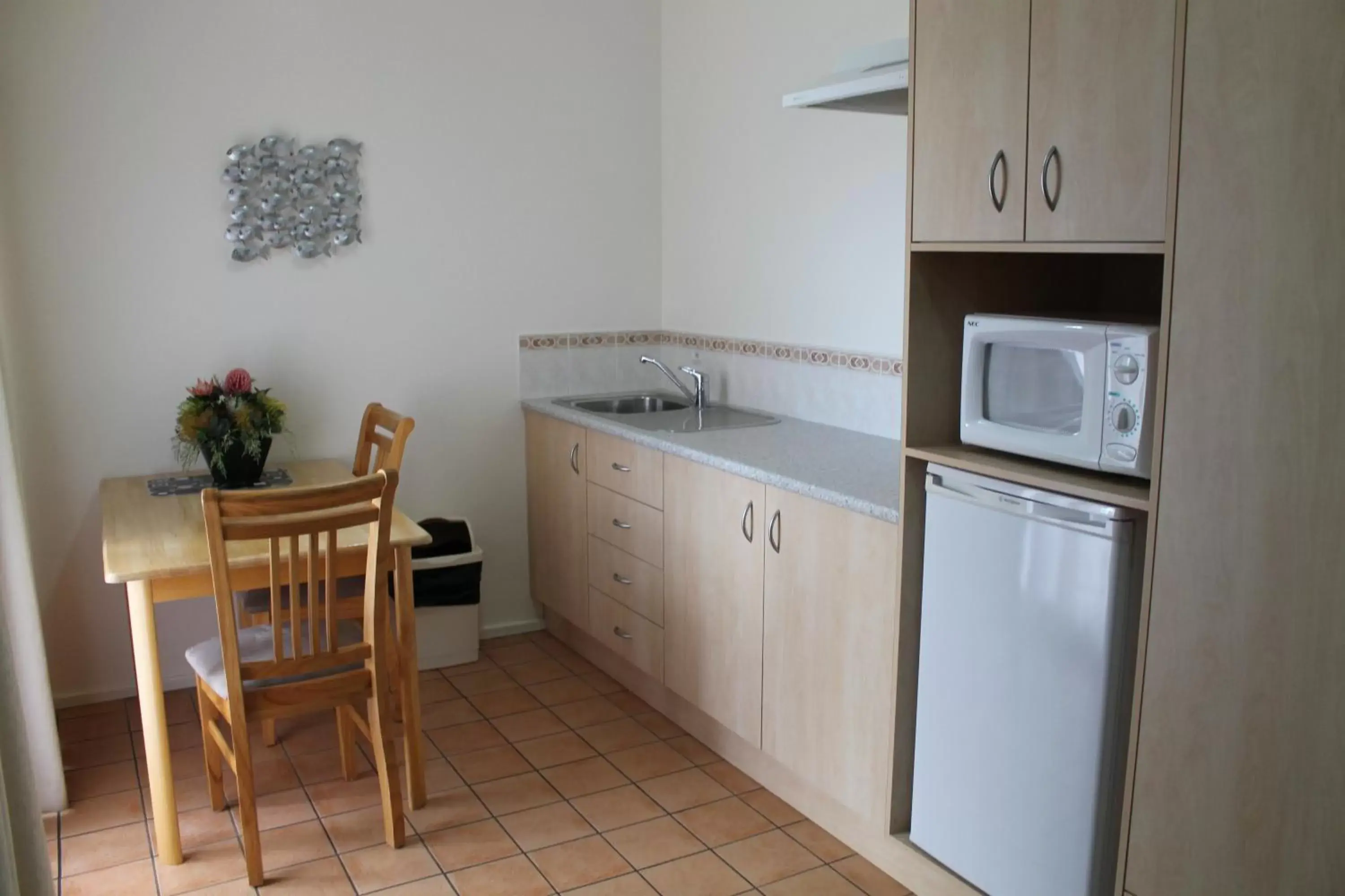 Dining area in Lakeview Motor Inn Dining area in Lakeview Motor Inn