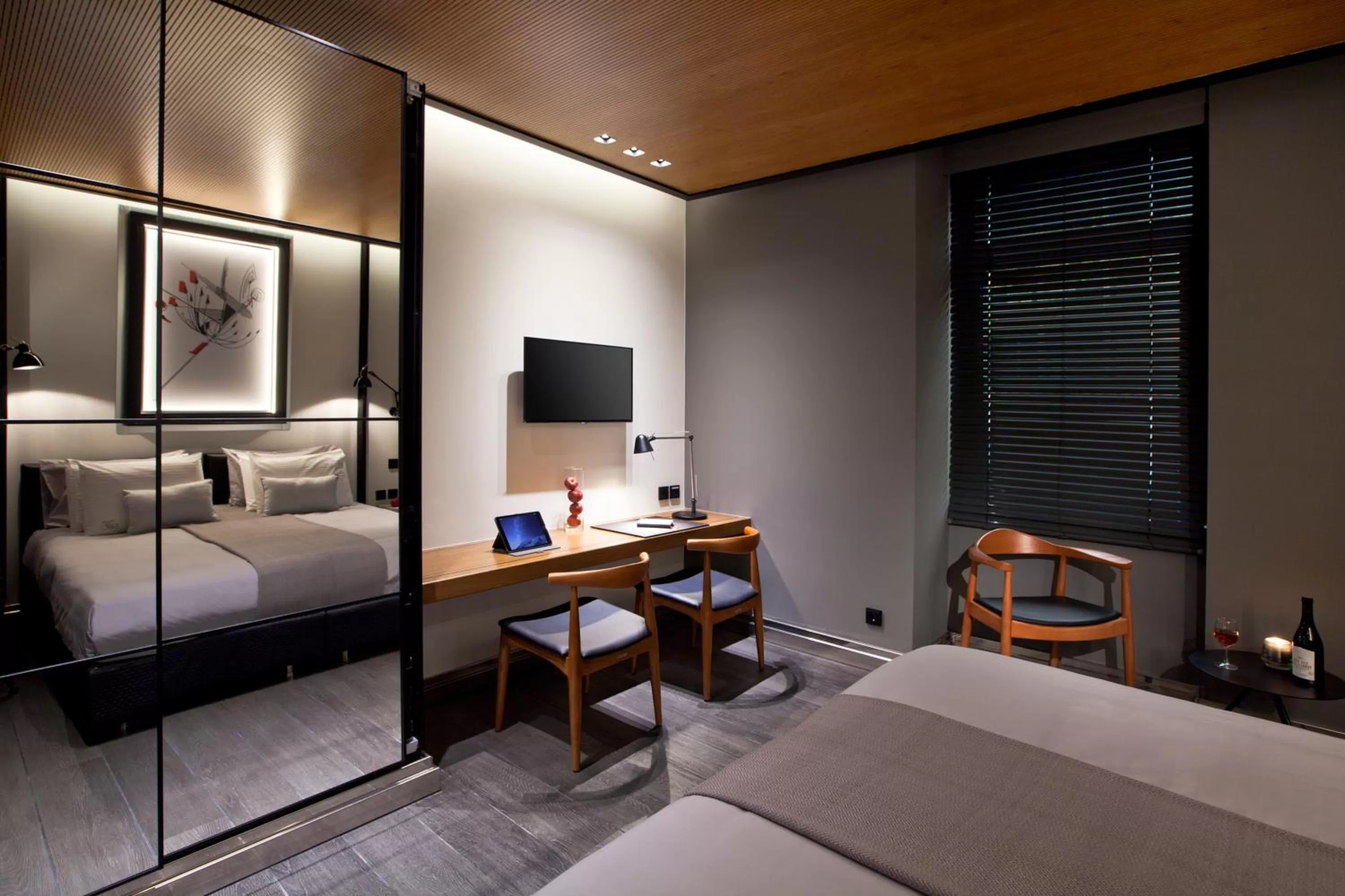 Seating area, Bed in MET34 Athens