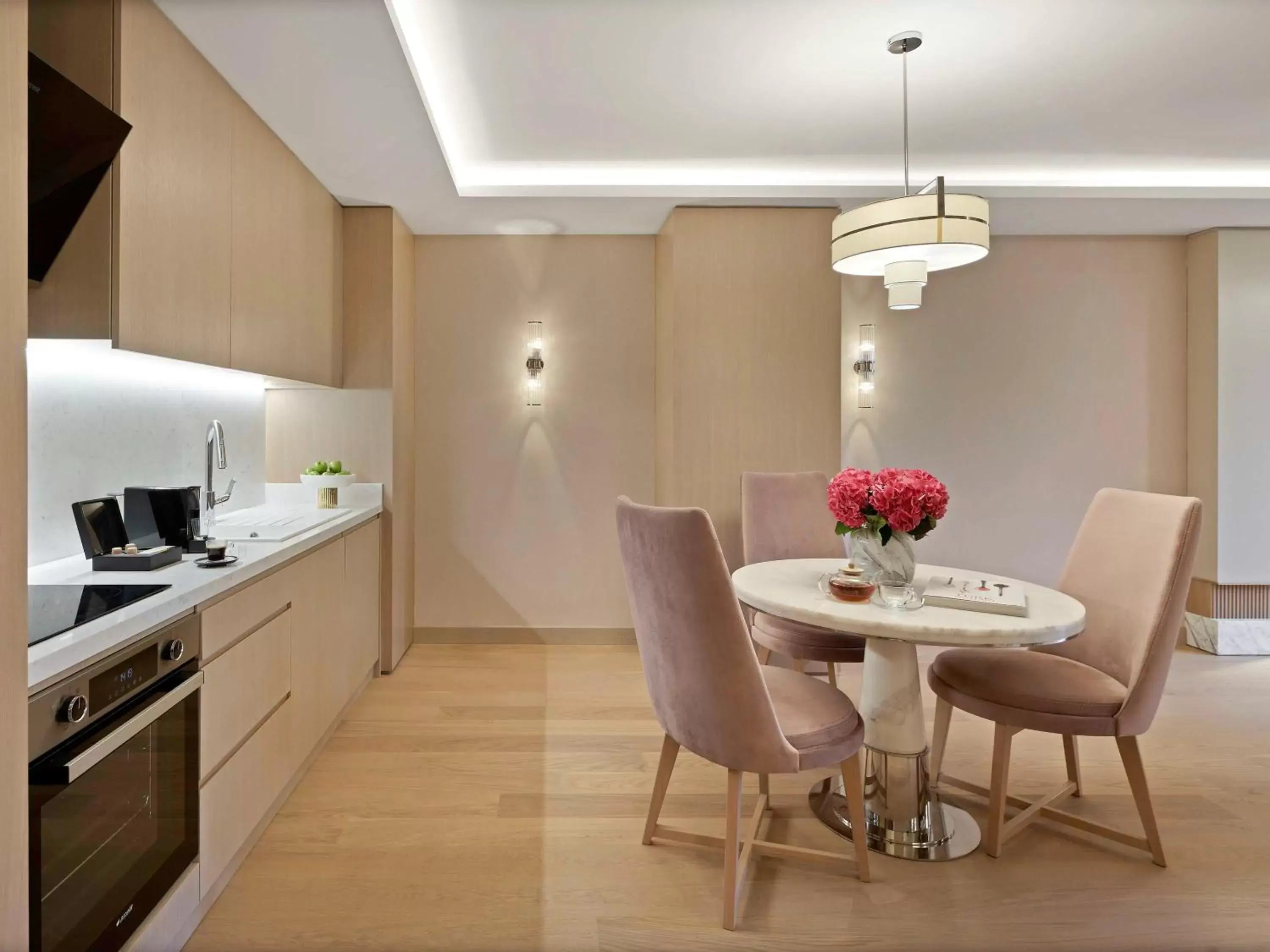 Photo of the whole room, Kitchen/Kitchenette in Mövenpick Hotel Istanbul Bosphorus