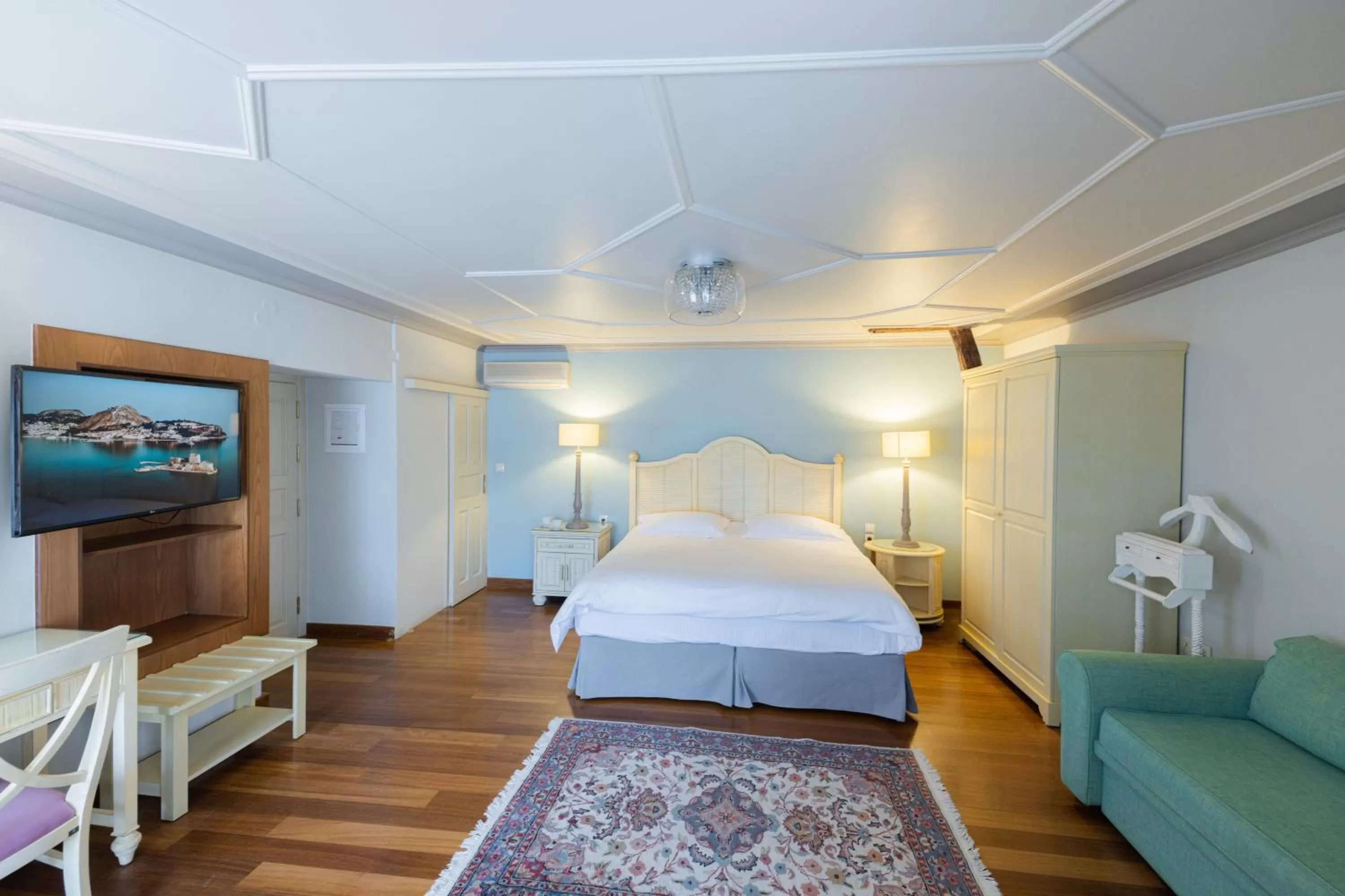 Photo of the whole room, Bed in Kastello Hotel