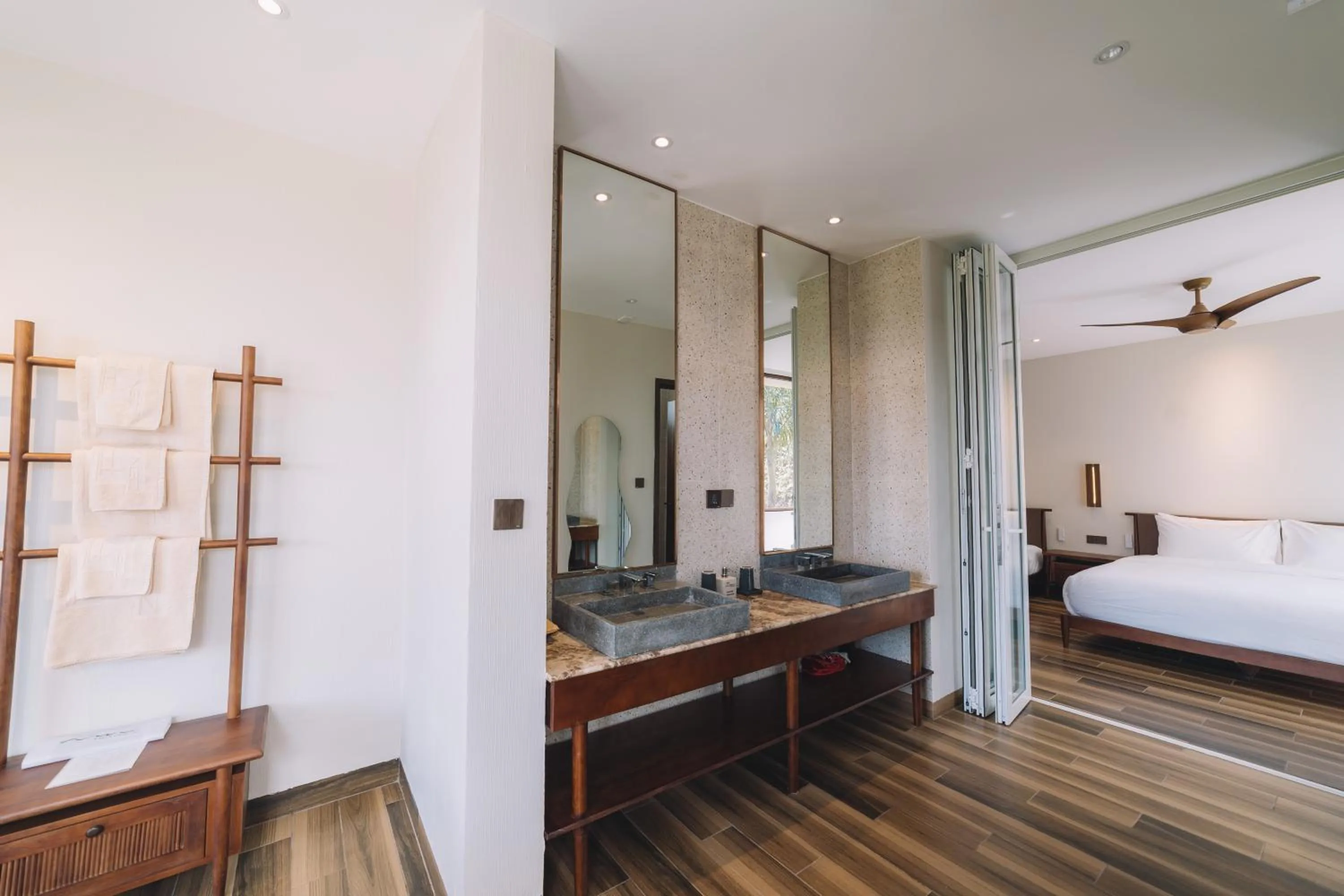 Photo of the whole room, Bed in Zen Valley Dalat