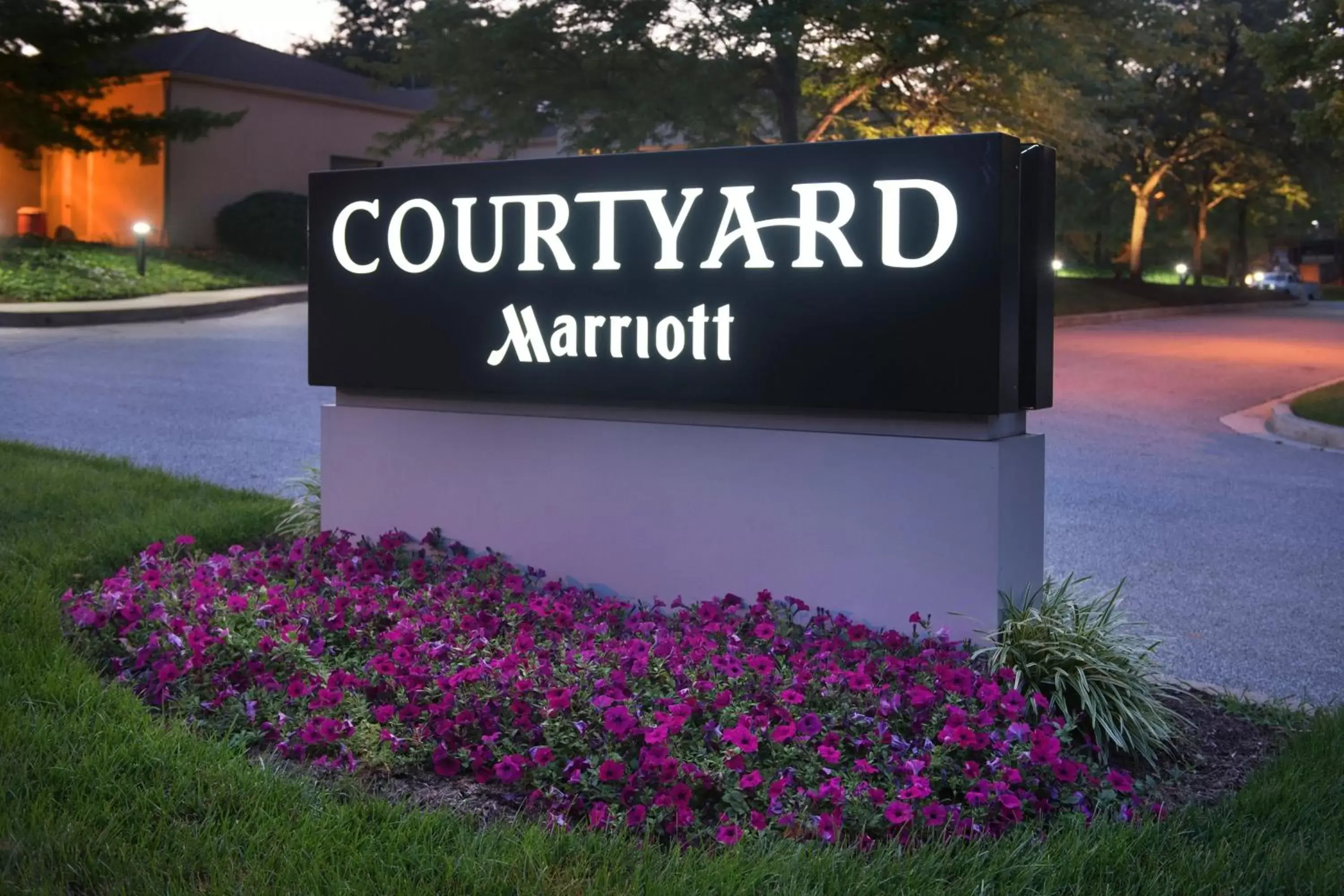 Property building, Property Logo/Sign in Courtyard By Marriott Baltimore Hunt Valley