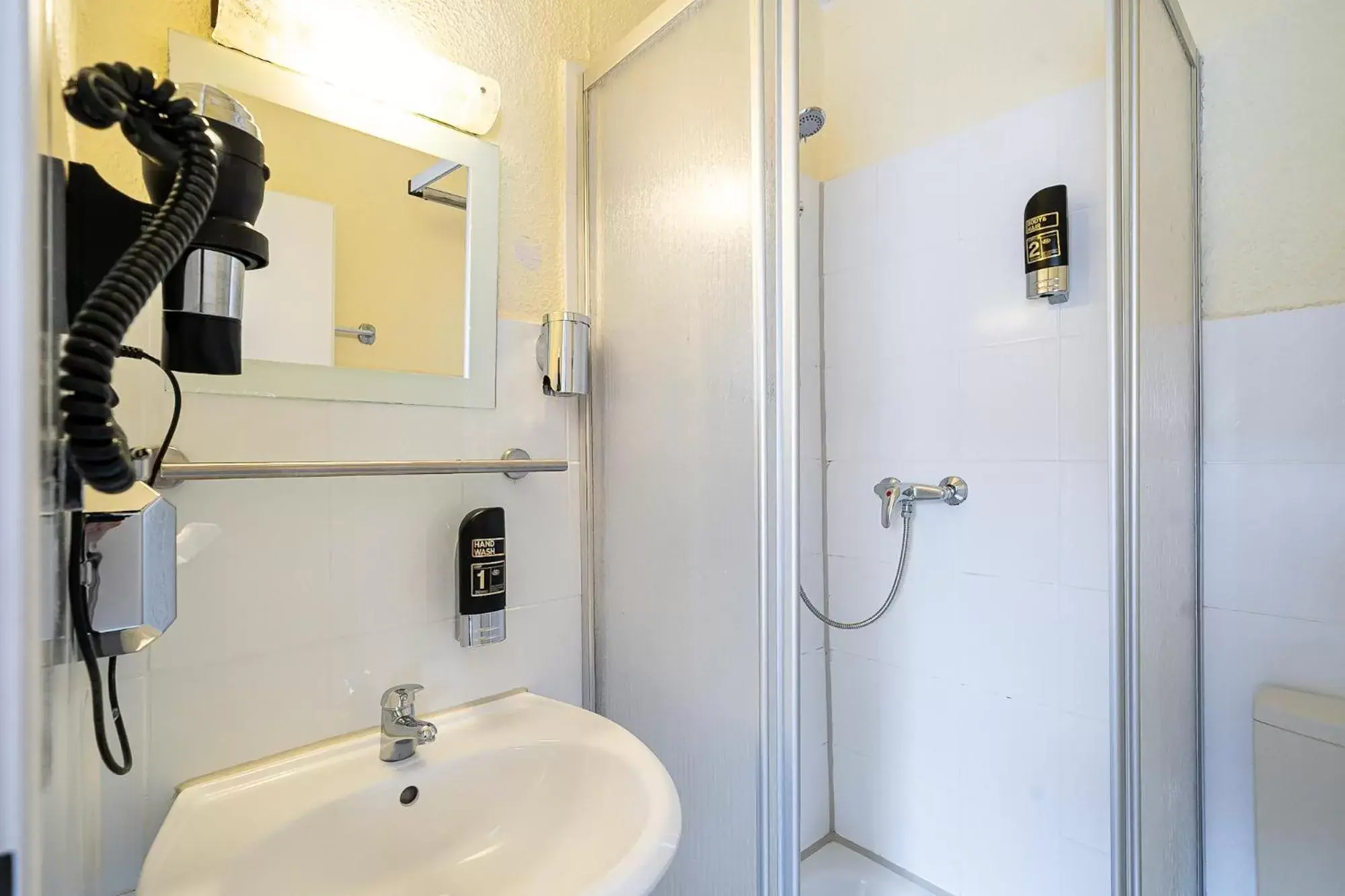 Shower, Bathroom in Hotel Banter Hof