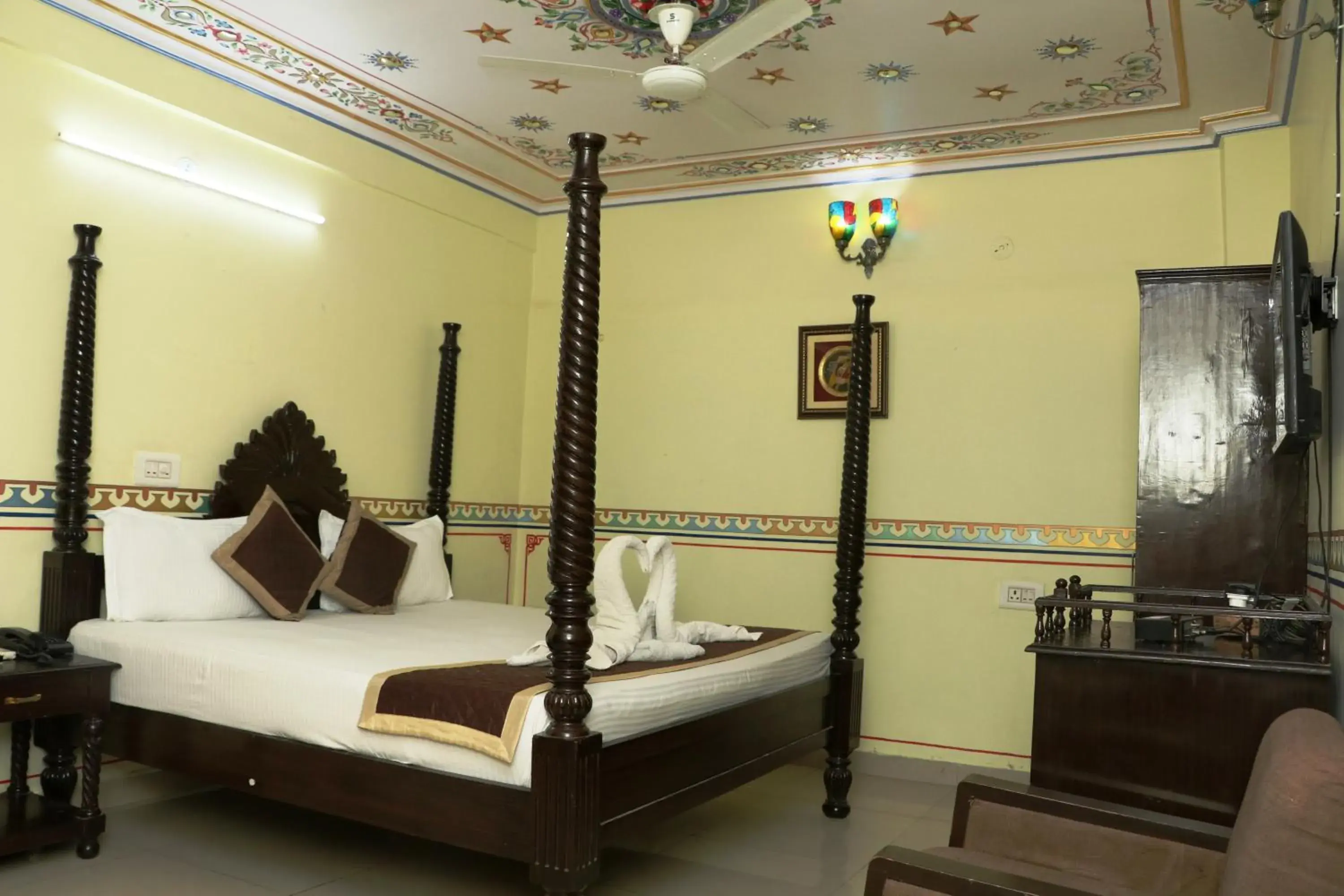 Bedroom, Bed in Hotel Vaishnavi