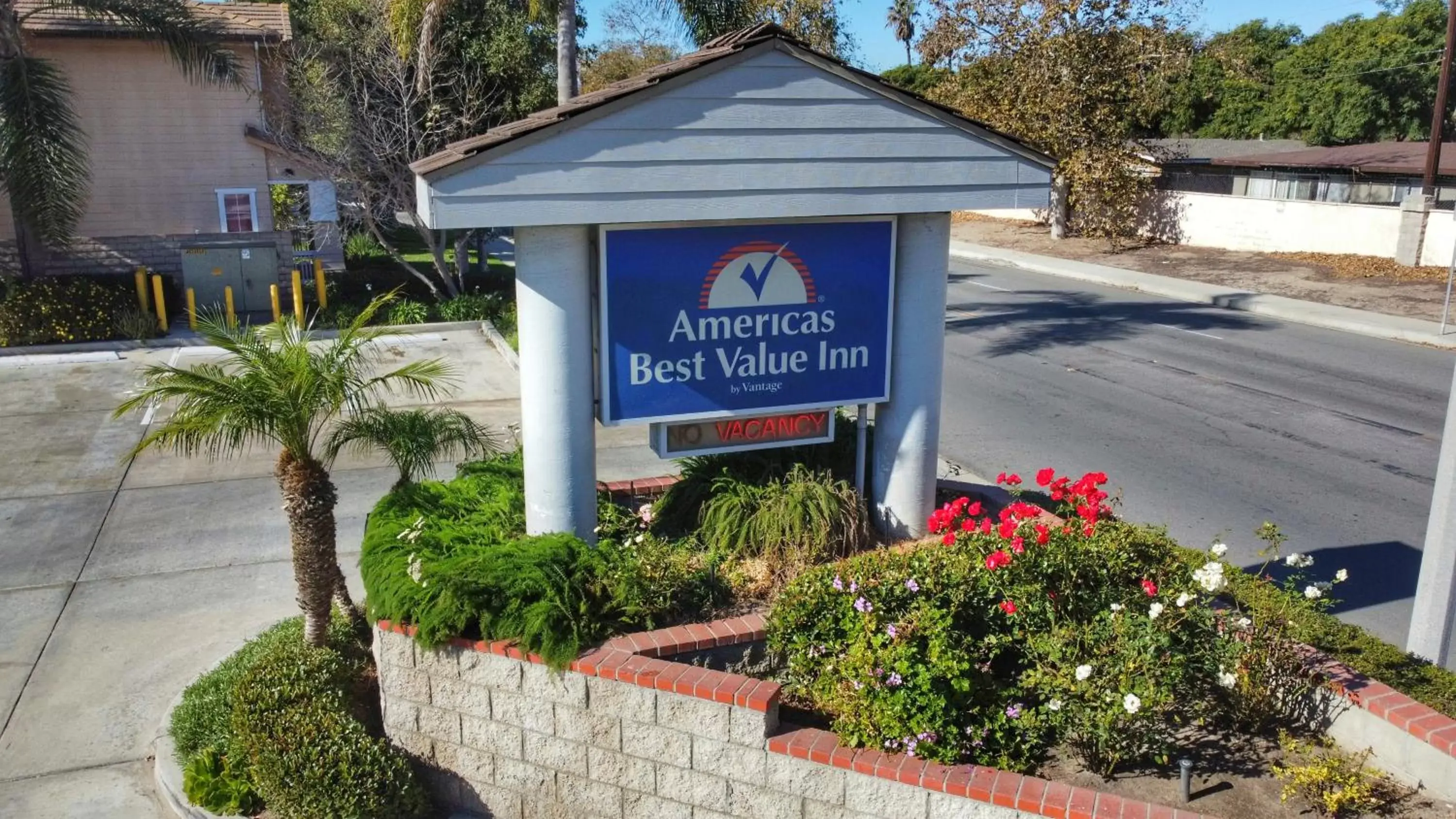 Property building in Americas Best Value Inn Oxnard-Port Hueneme