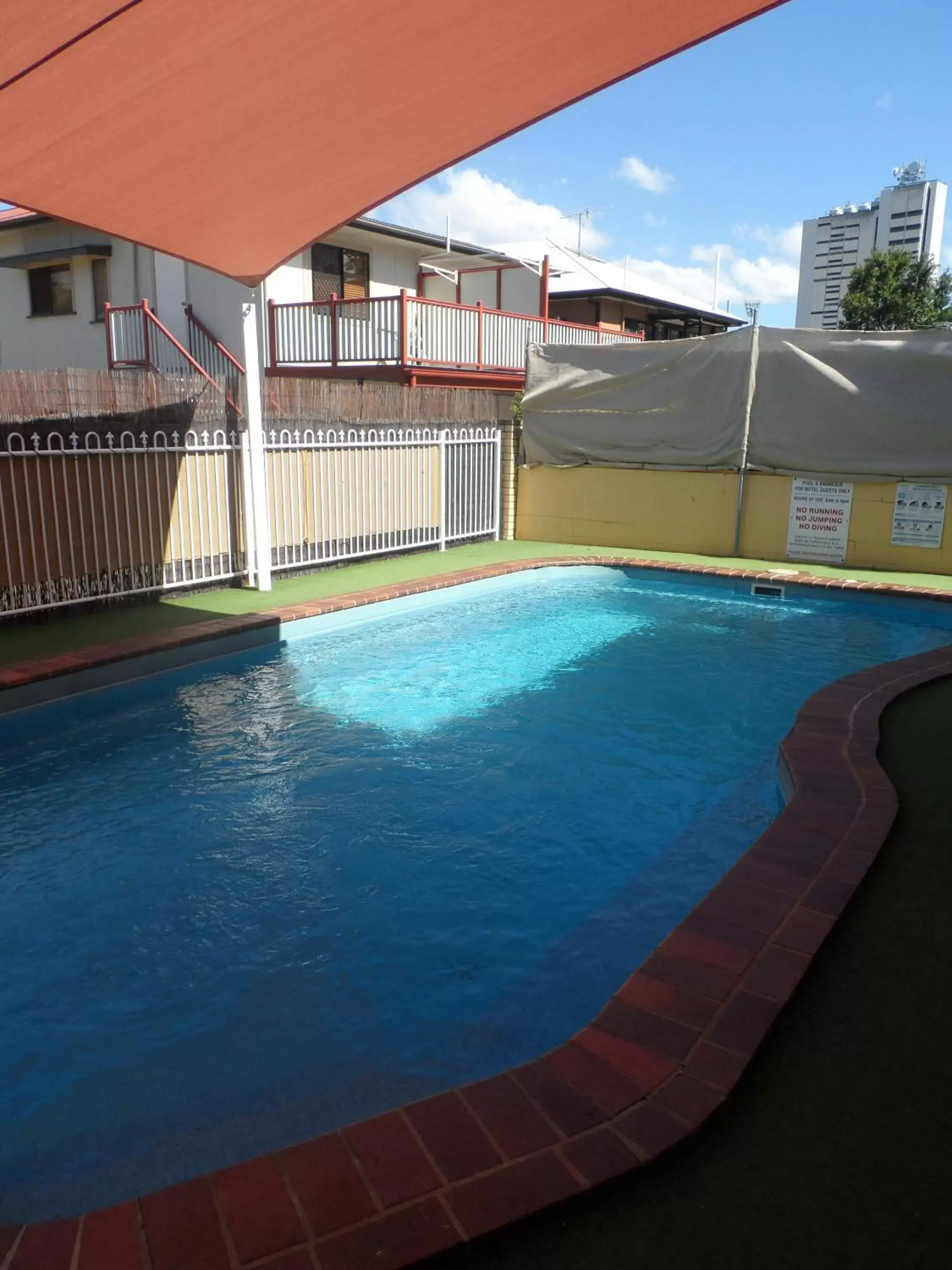 Day, Swimming Pool in Paramount Motel