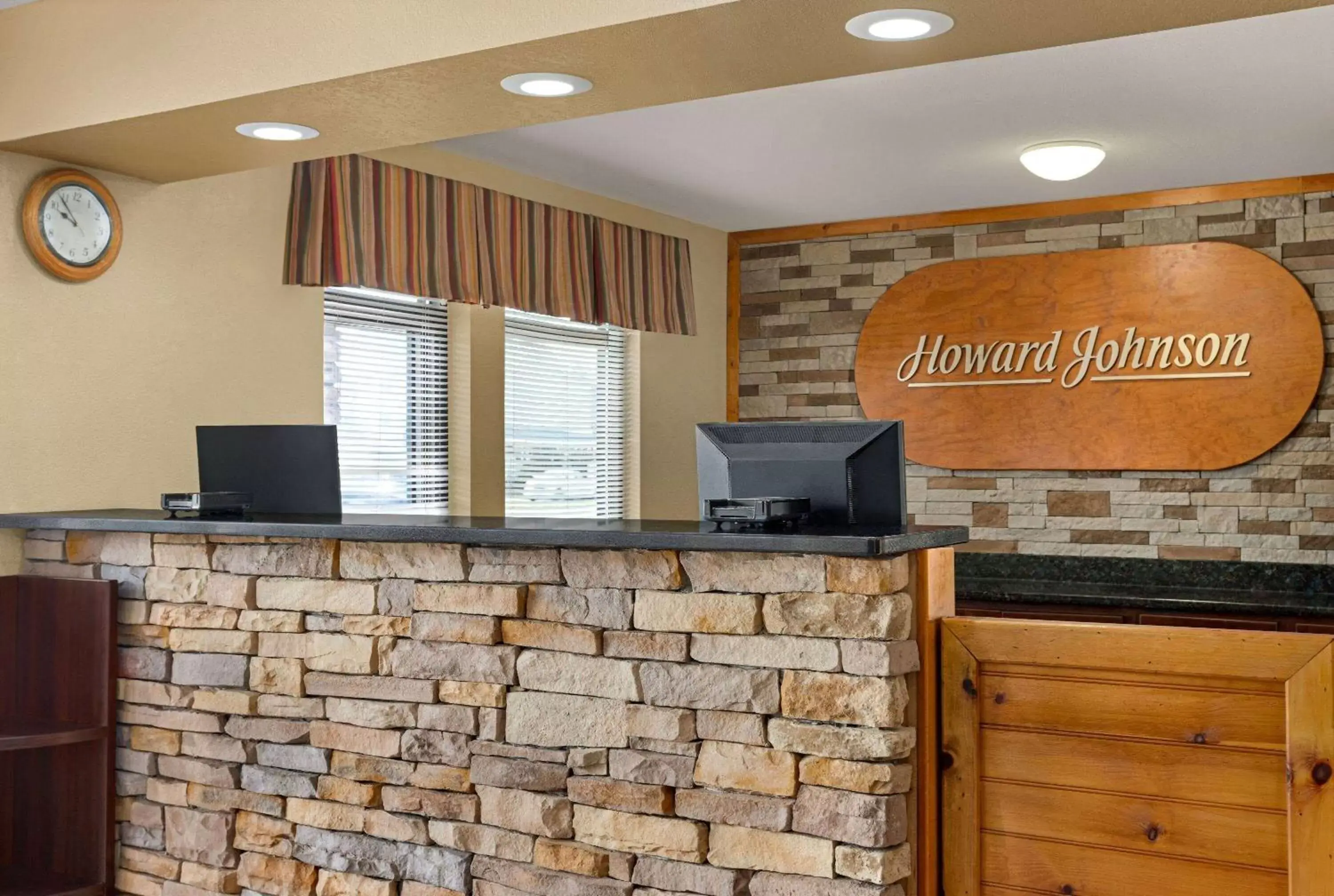 Lobby or reception in Howard Johnson by Wyndham Pigeon Forge