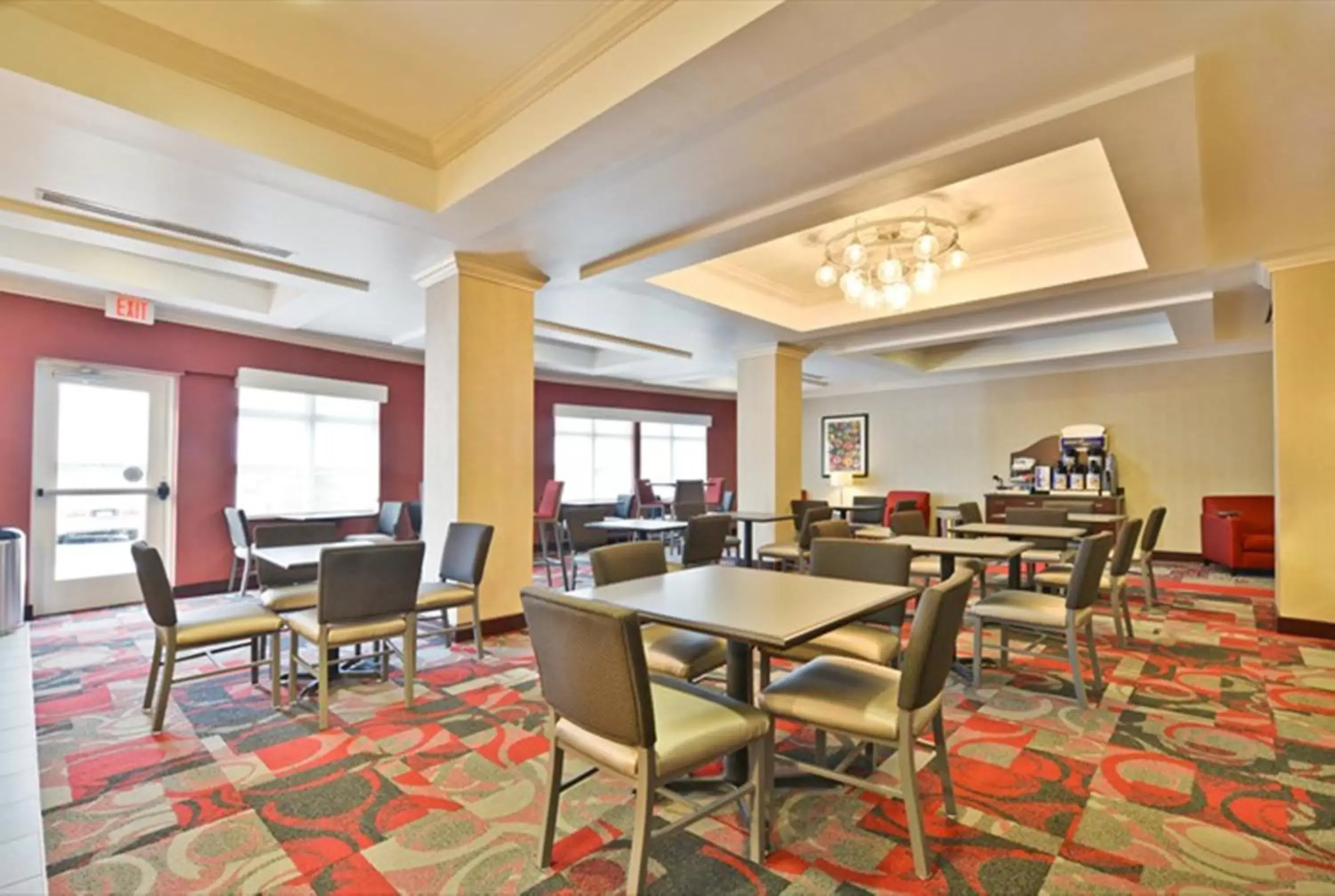 Breakfast, Restaurant/Places to Eat in Holiday Inn Express & Suites Utica, an IHG Hotel