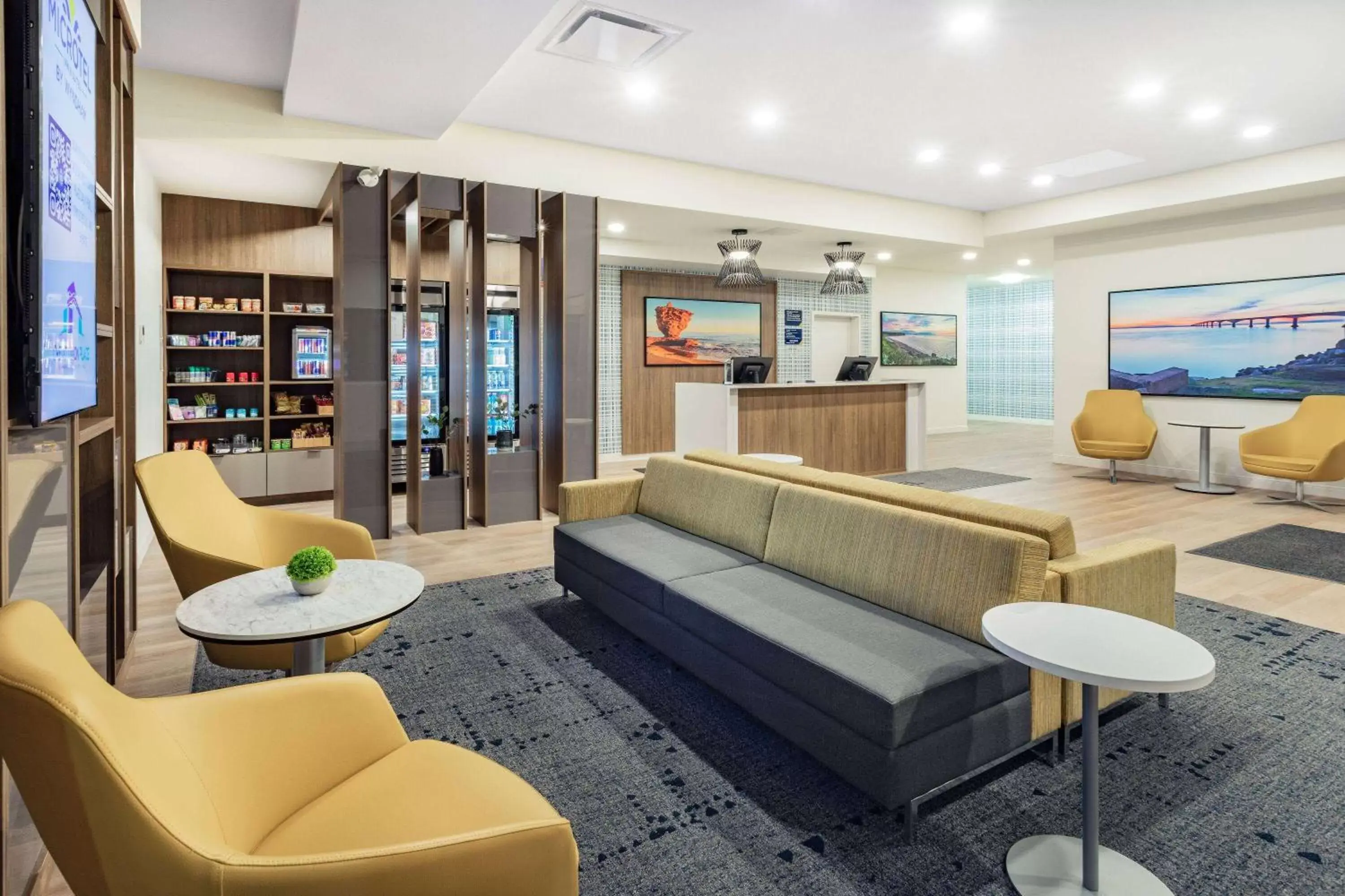 Lobby or reception, Lounge/Bar in Microtel Inn & Suites by Wyndham Summerside