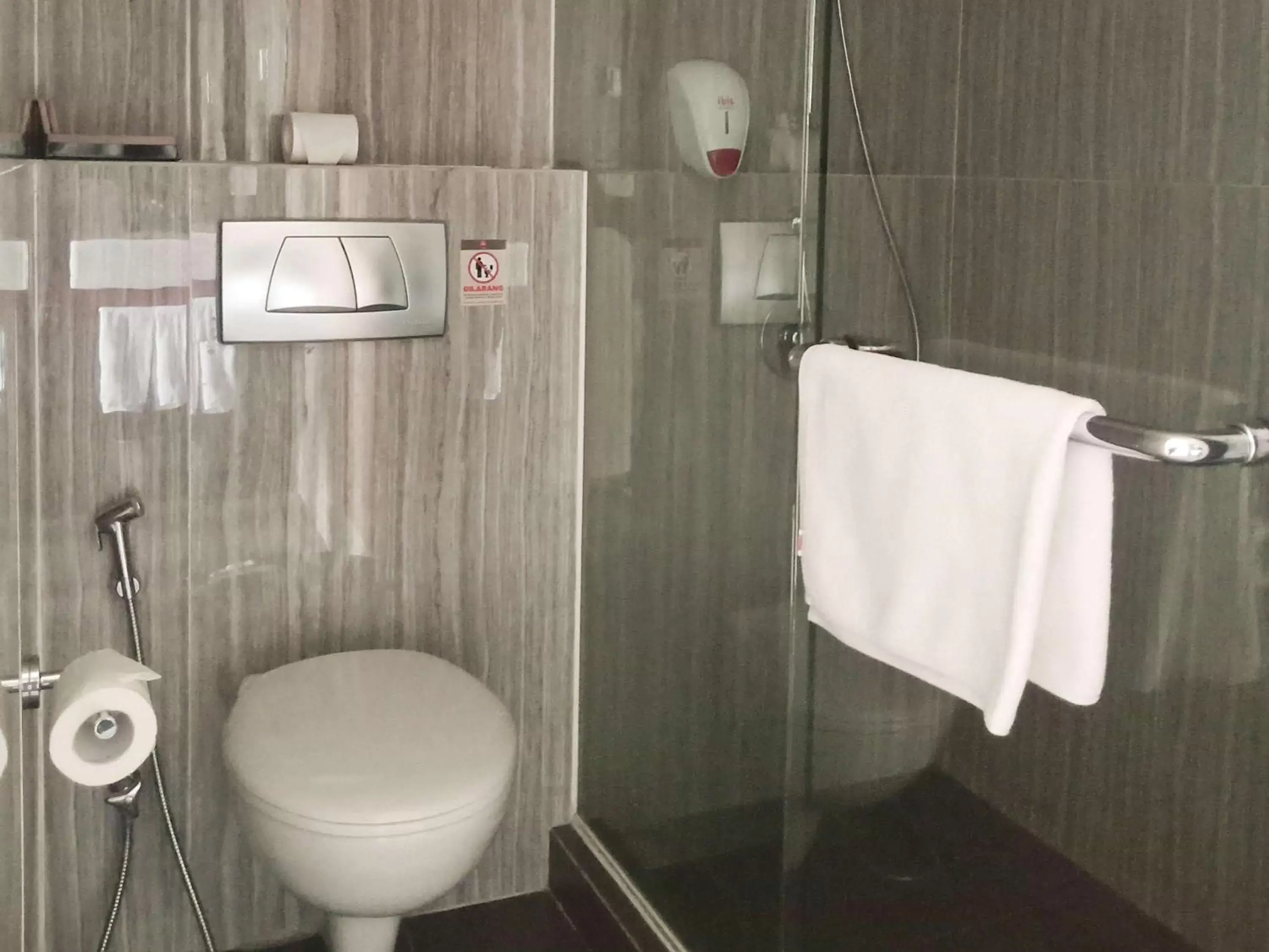 Photo of the whole room, Bathroom in Ibis Padang