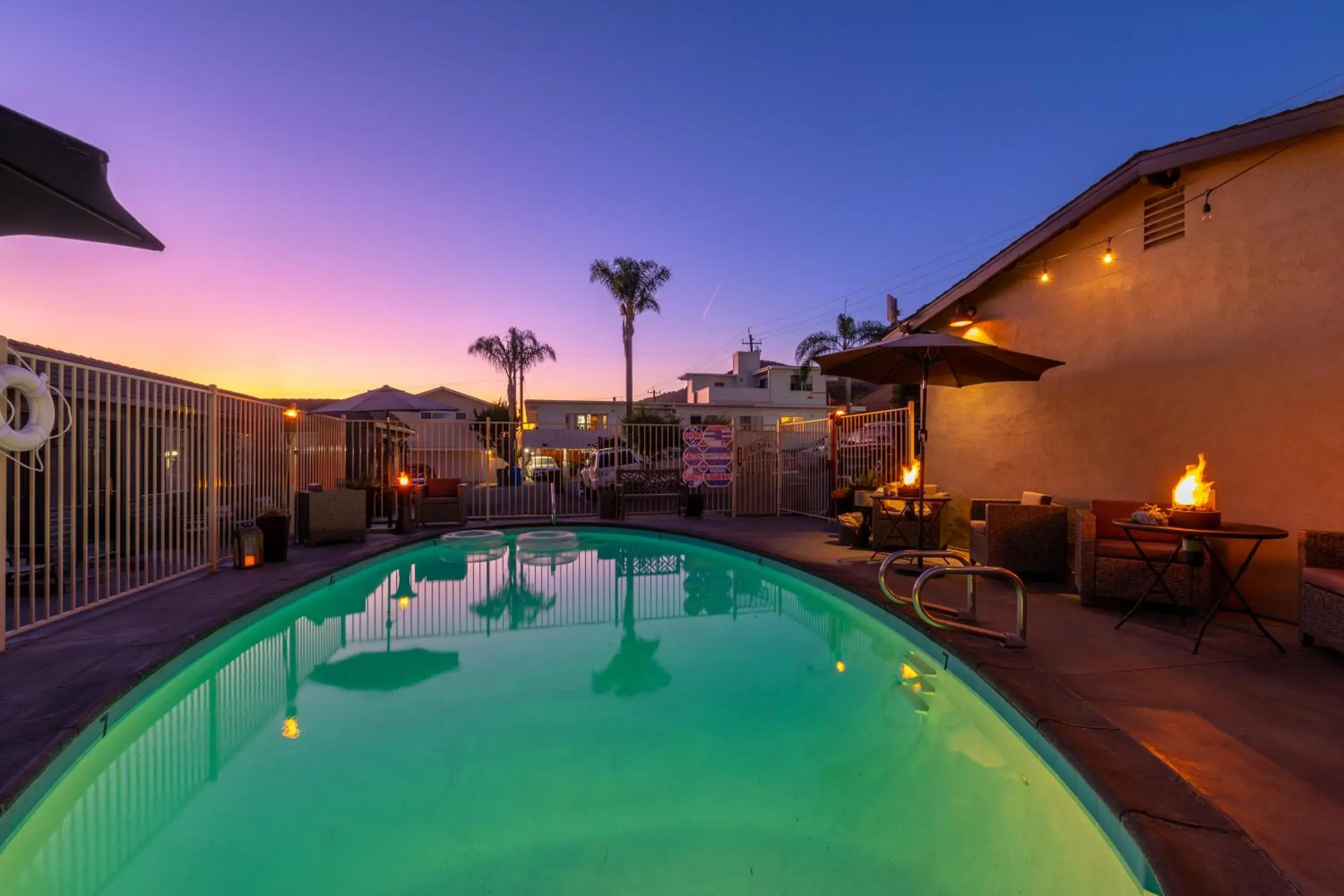 Property building, Swimming Pool in Shell Beach Inn