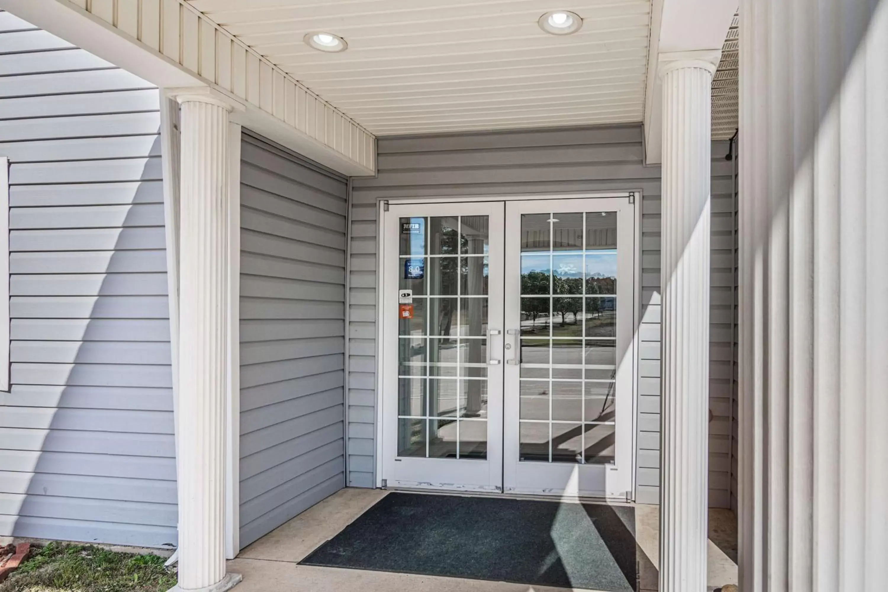 Property building in Motel 6-Mcalester, OK Property building in Motel 6-Mcalester, OK