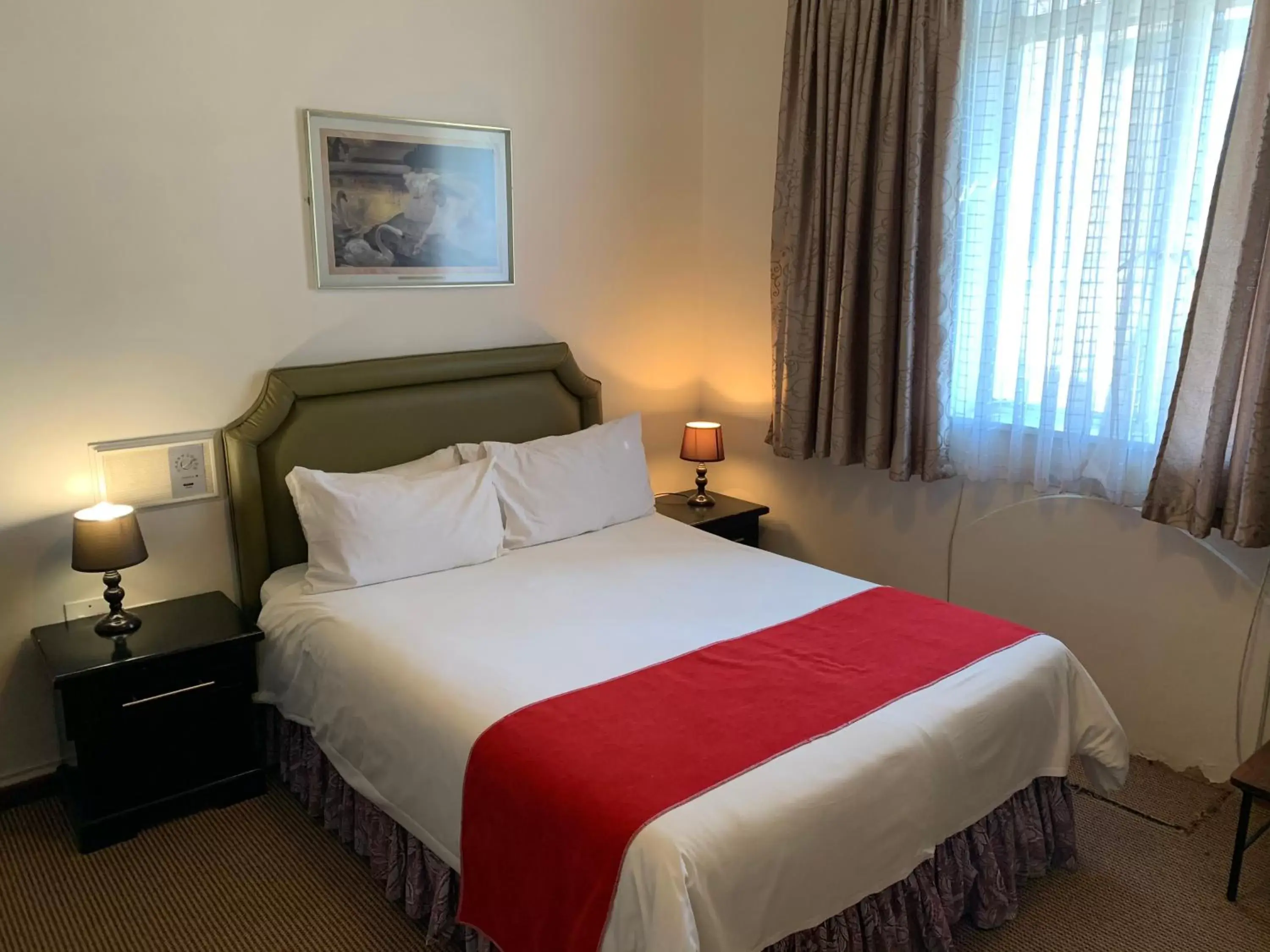 Bedroom, Bed in Savoy Hotel Kimberley