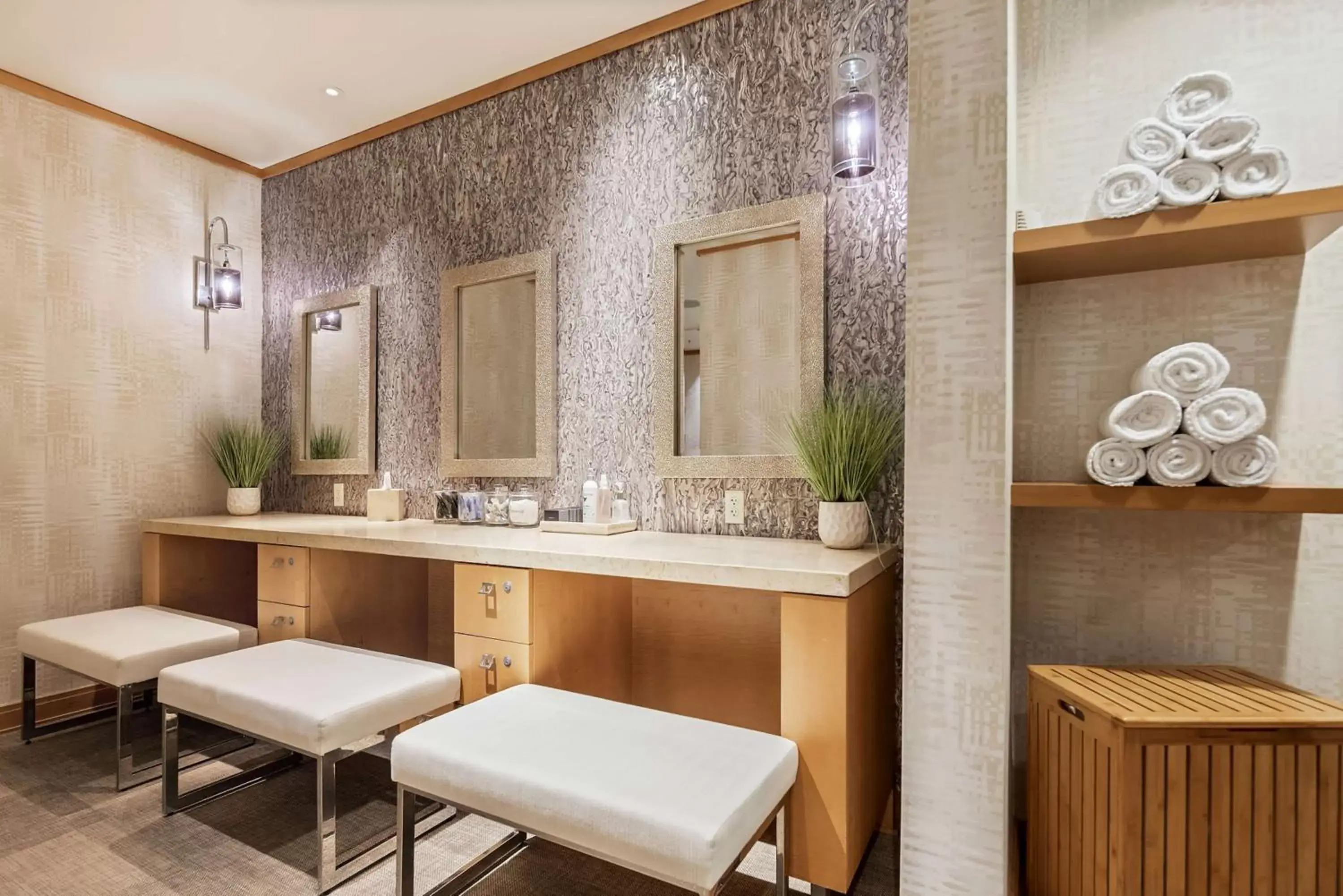 Spa and wellness centre/facilities, Bathroom in Hilton San Diego Bayfront