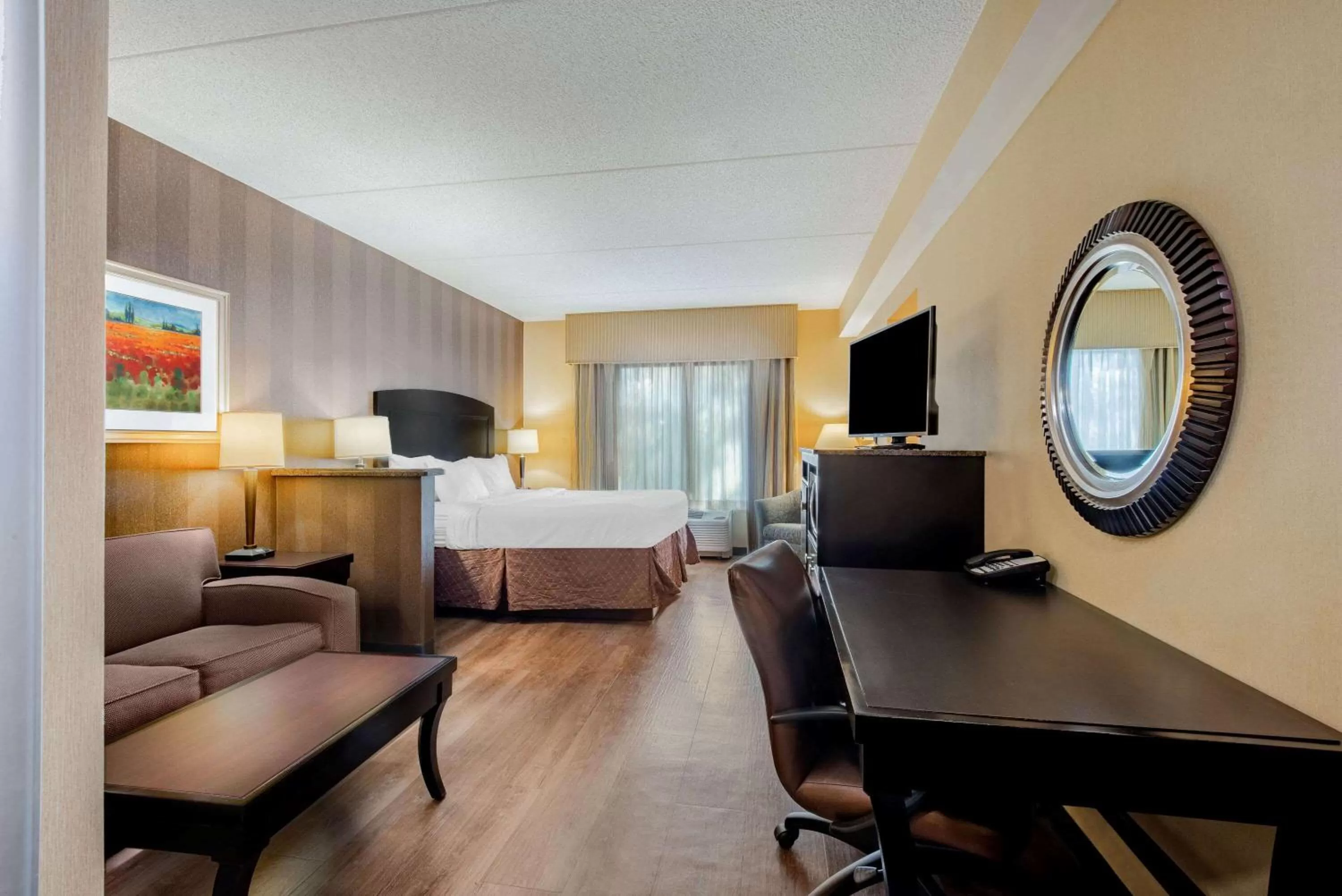 Photo of the whole room, Bed in La Quinta Inn & Suites Bel Air I-95 Exit 77A