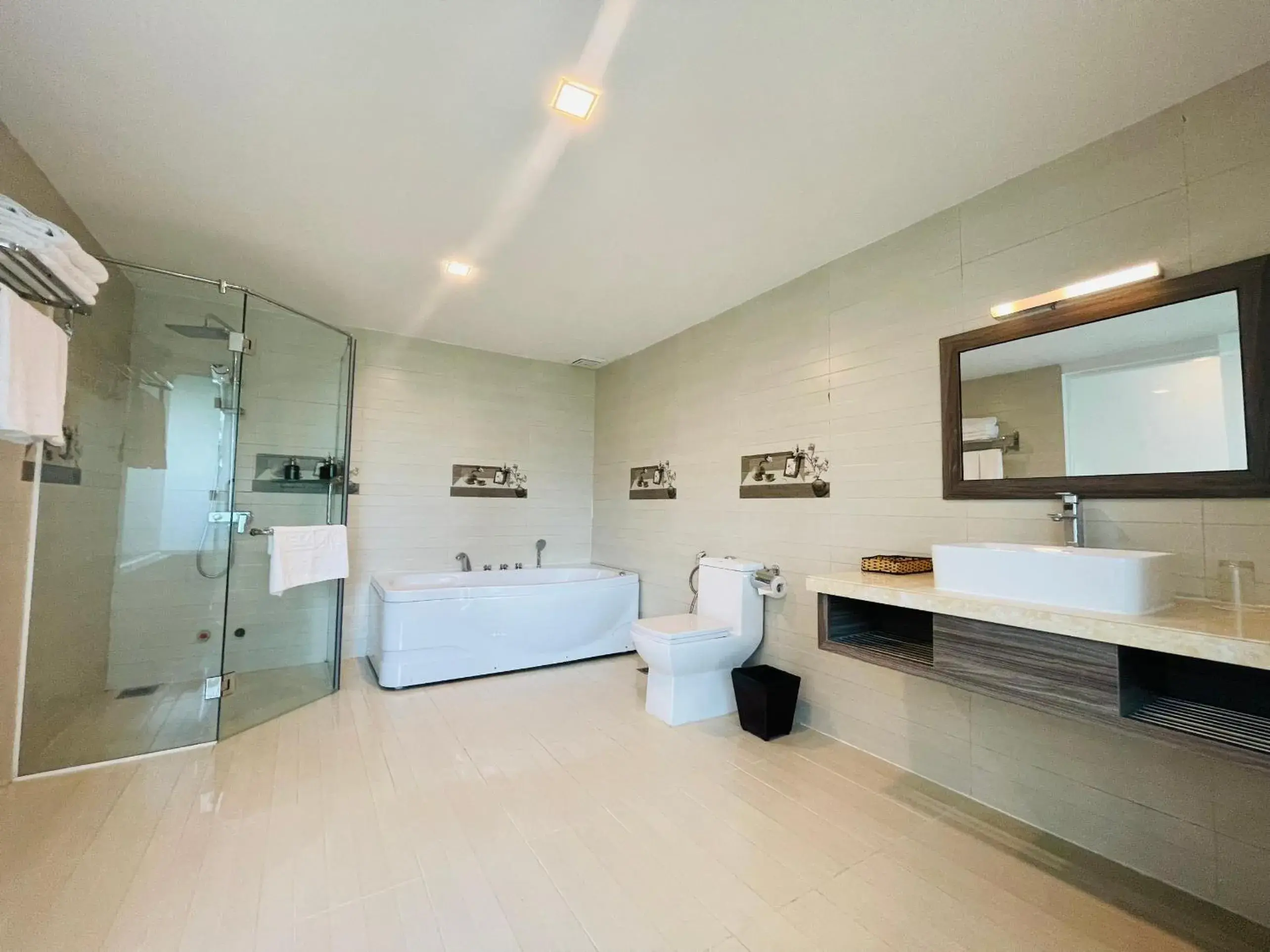 Shower, Bathroom in Dalat Wonder  Resort