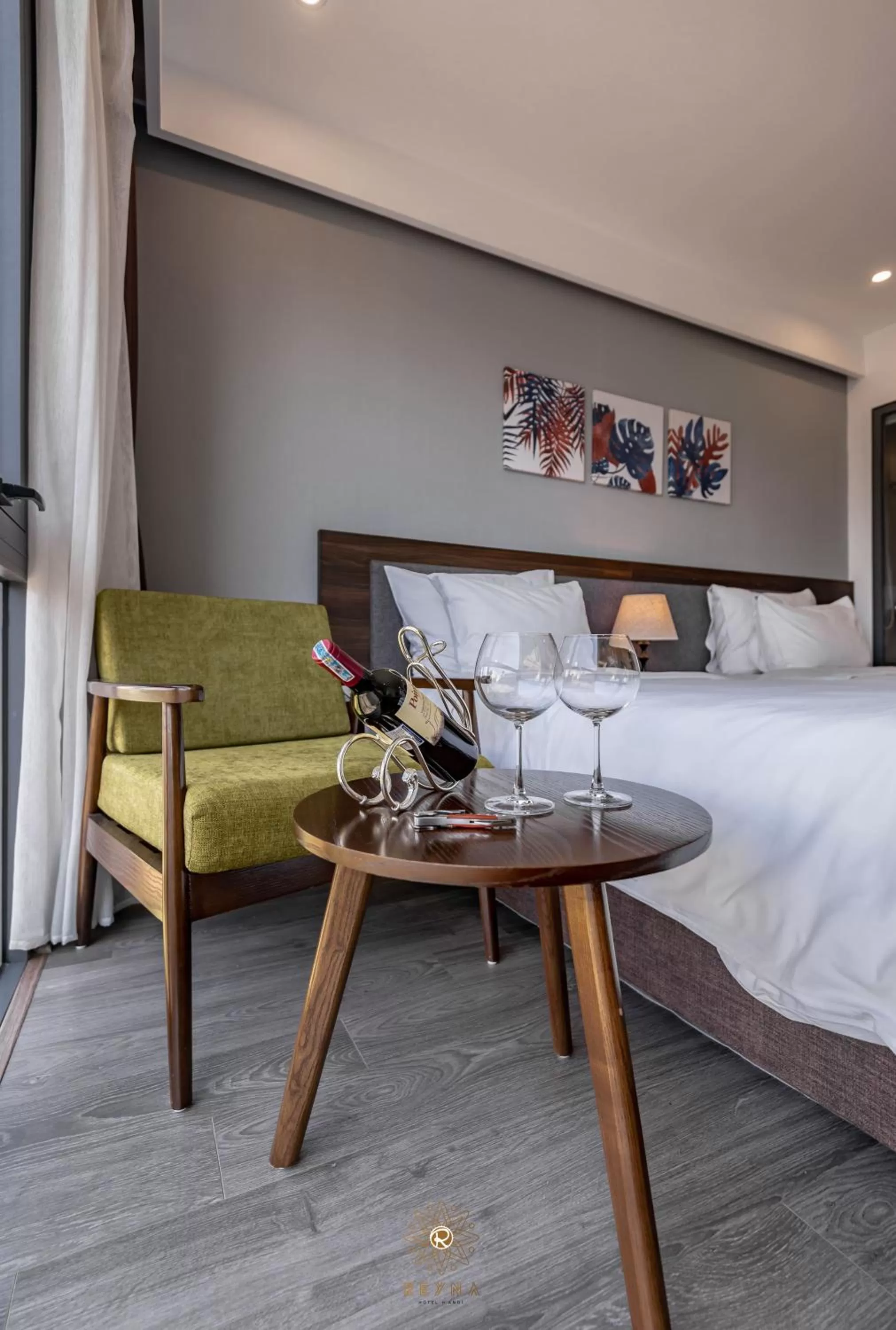 Living room, Bed in Reyna Hotel Hanoi & Spa