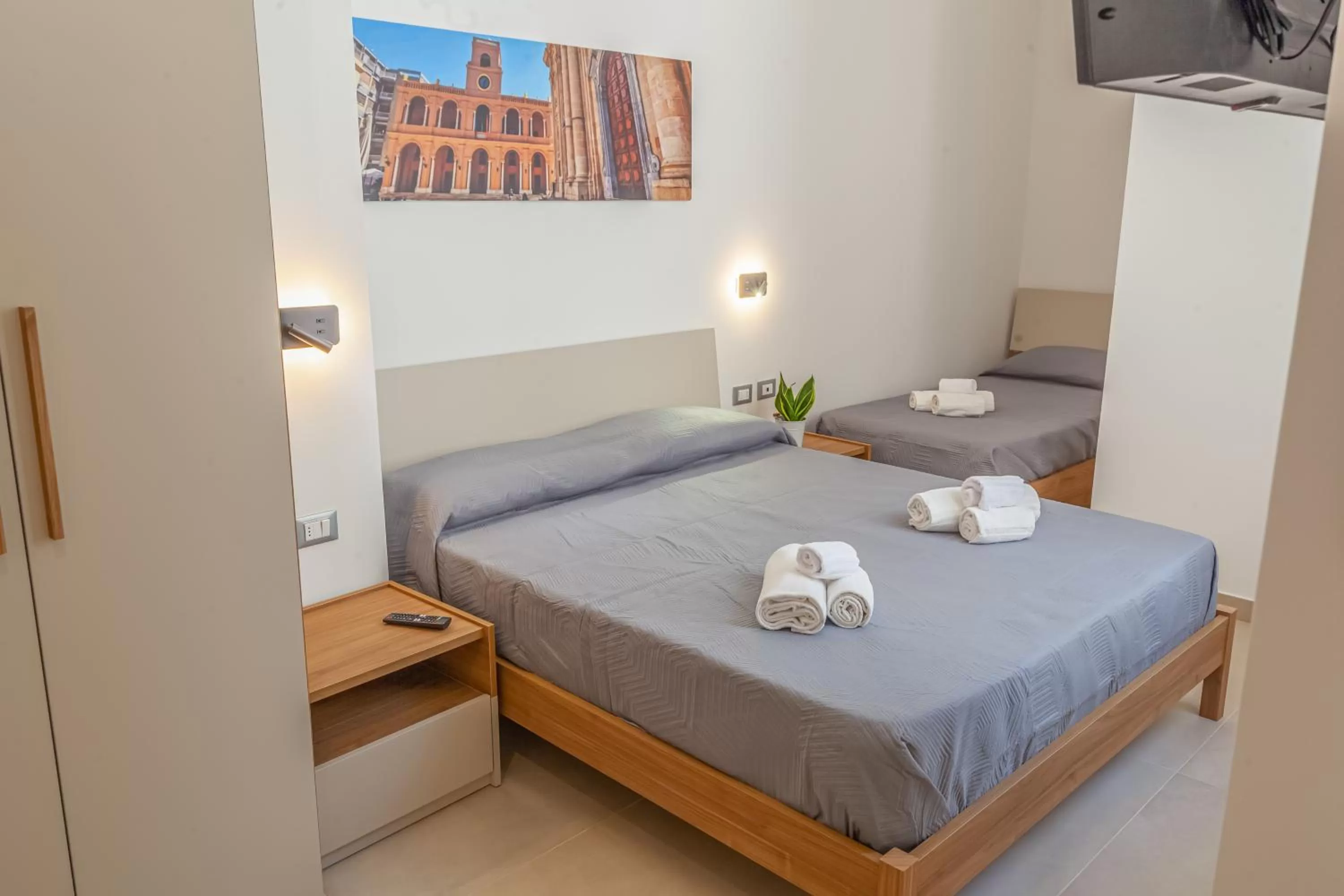 Photo of the whole room, Bed in Isgrò Rooms