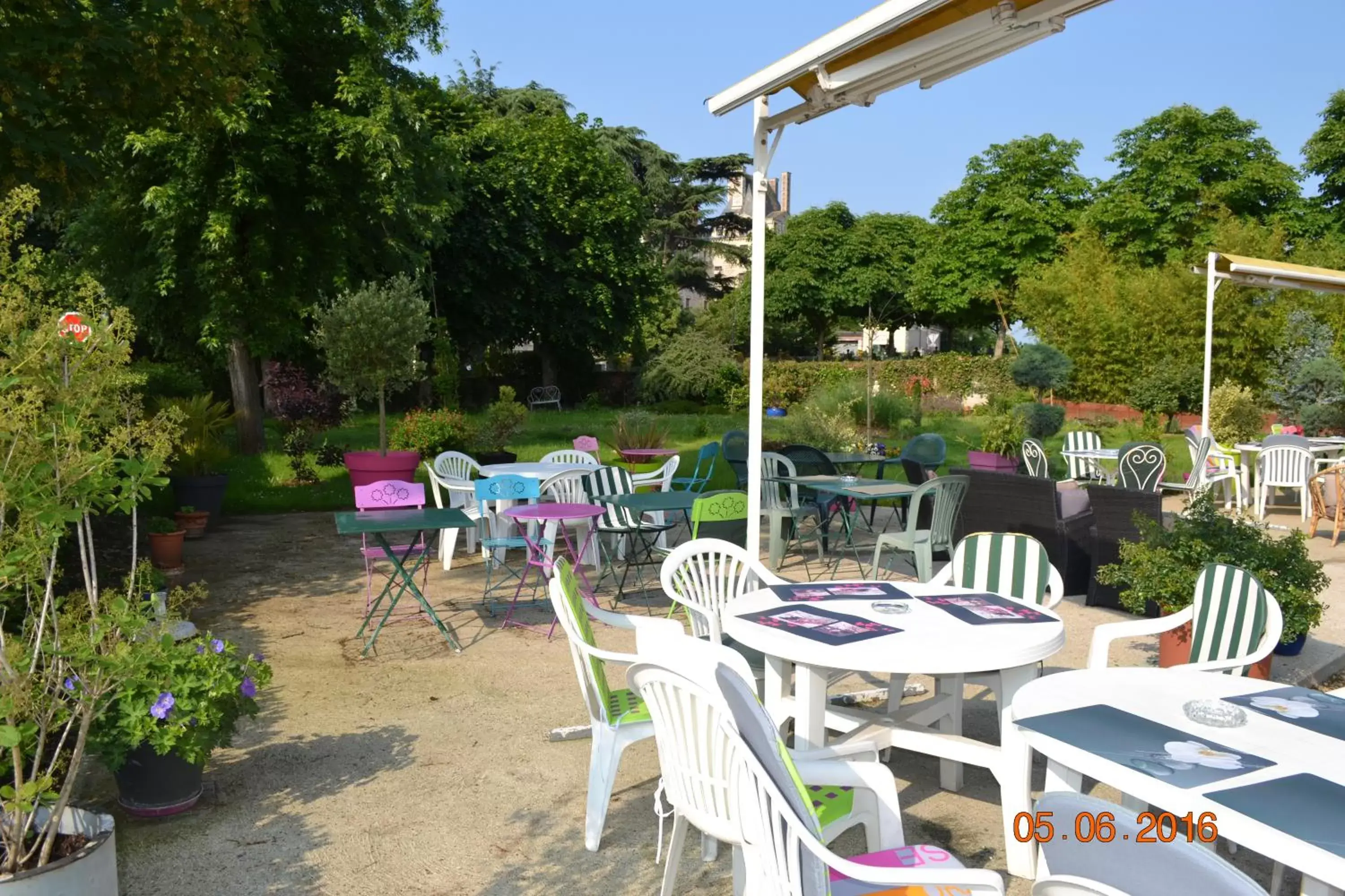 Patio, Restaurant/Places to Eat in Hôtel Le Castel