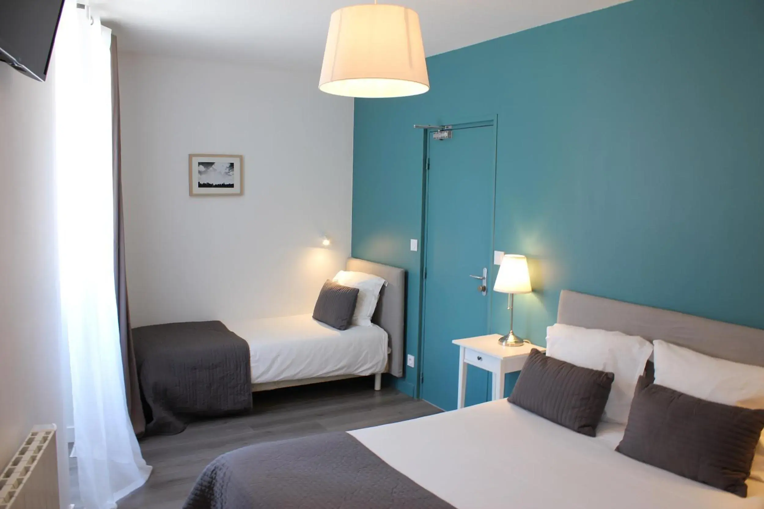 Bedroom, Room Photo in Hotel Saint-Michel