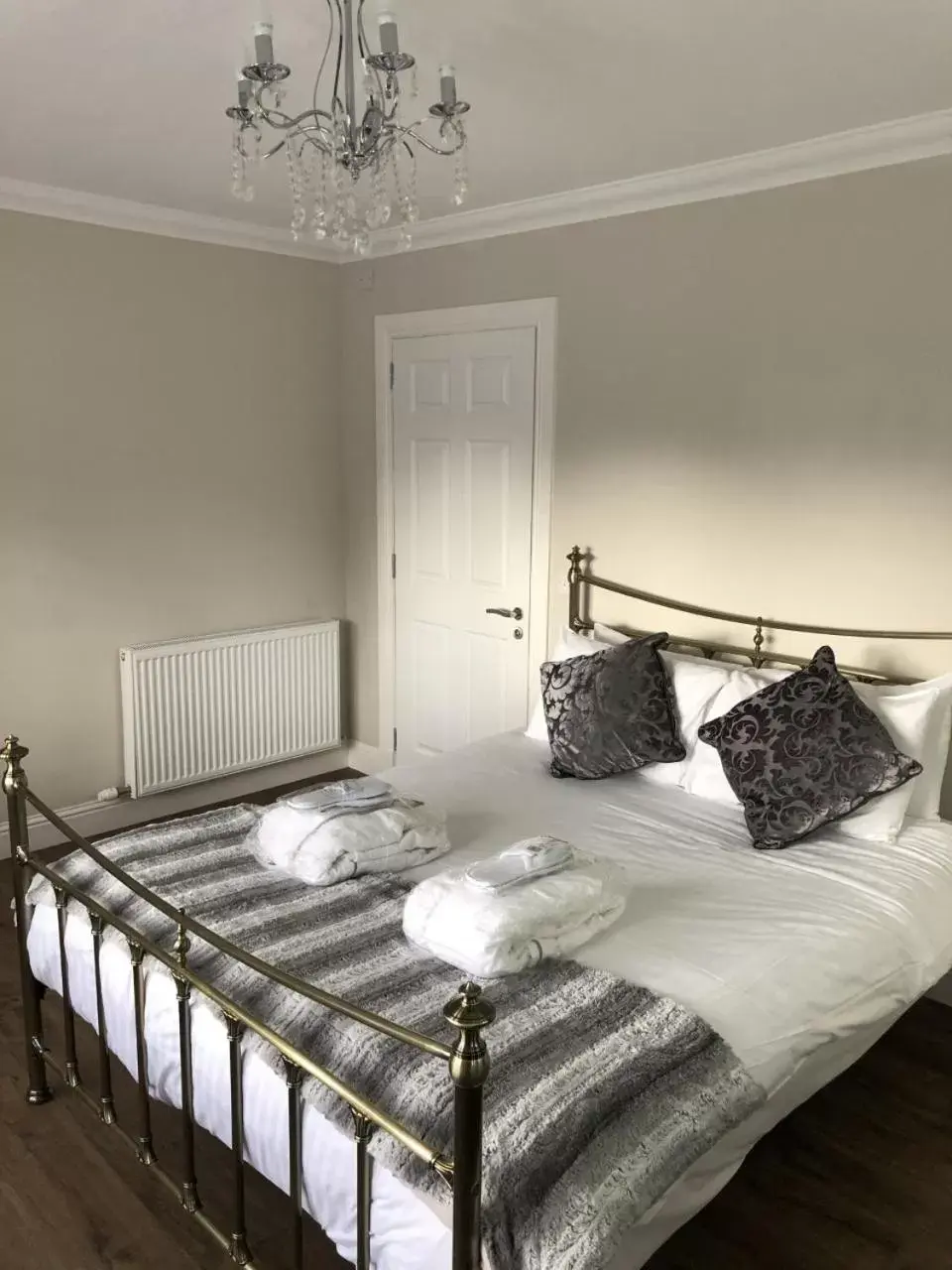 Bed in Inglewood House and Spa