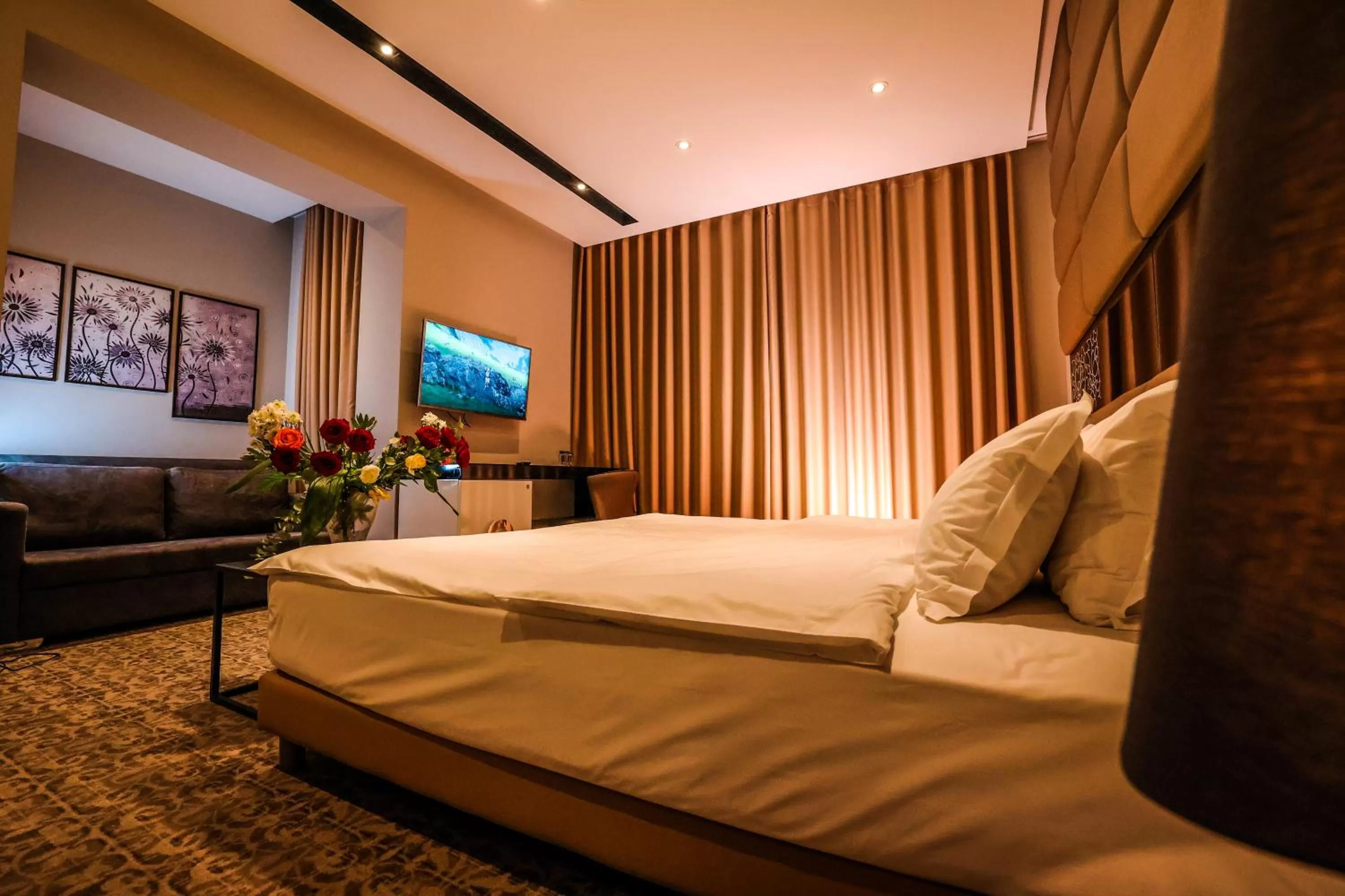 Bedroom, Bed in Senator Hotel