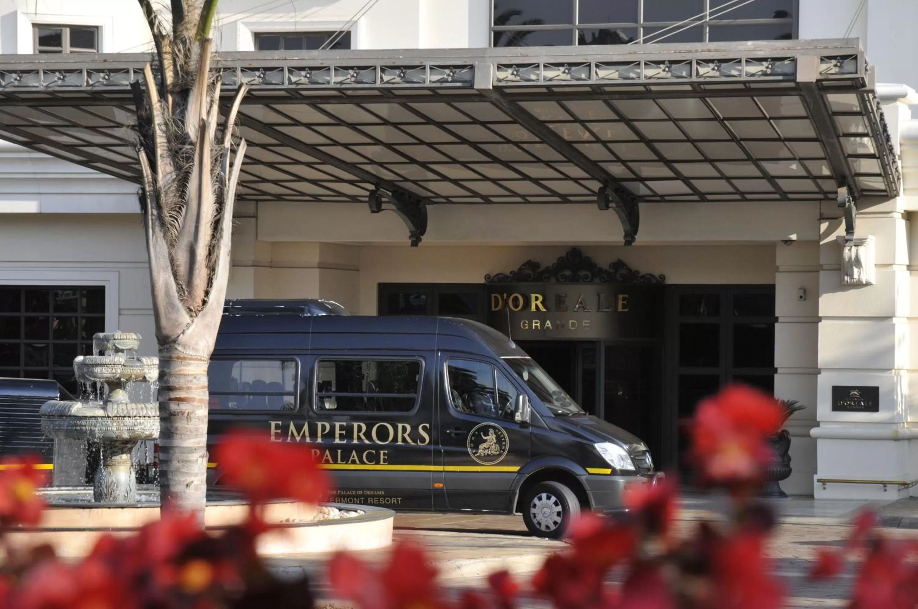 Facade/entrance in Metcourt at Emperors Palace