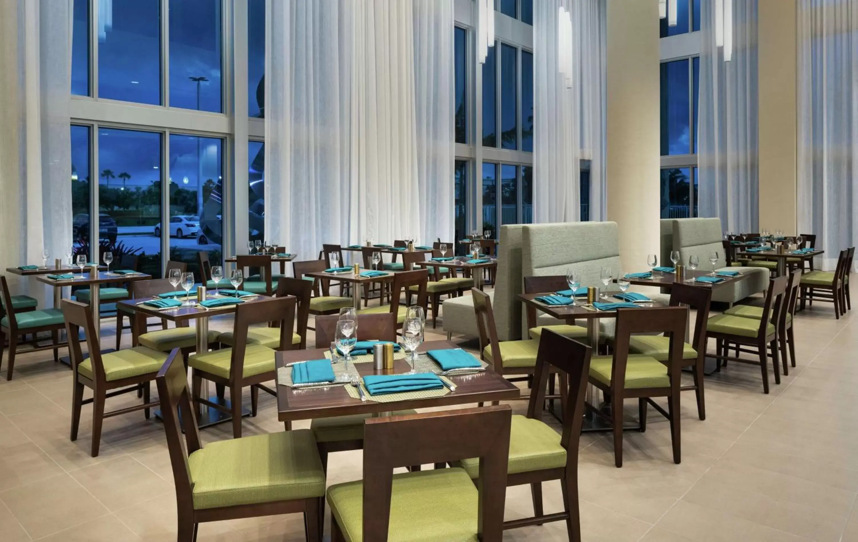 Restaurant/places to eat in DoubleTree by Hilton Miami Doral Restaurant/places to eat in DoubleTree by Hilton Miami Doral